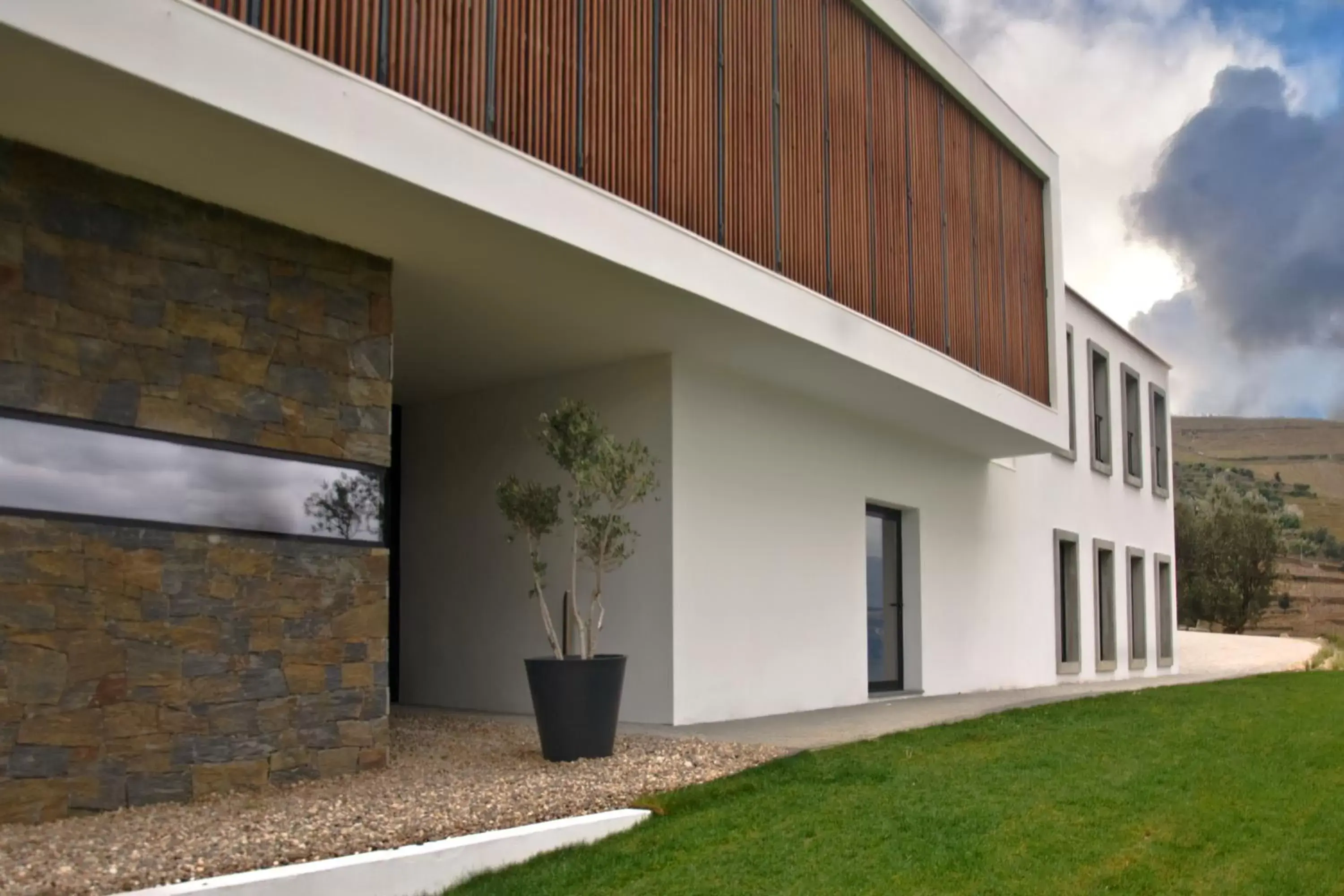 Facade/entrance, Property Building in Quinta De Casaldronho Wine Hotel