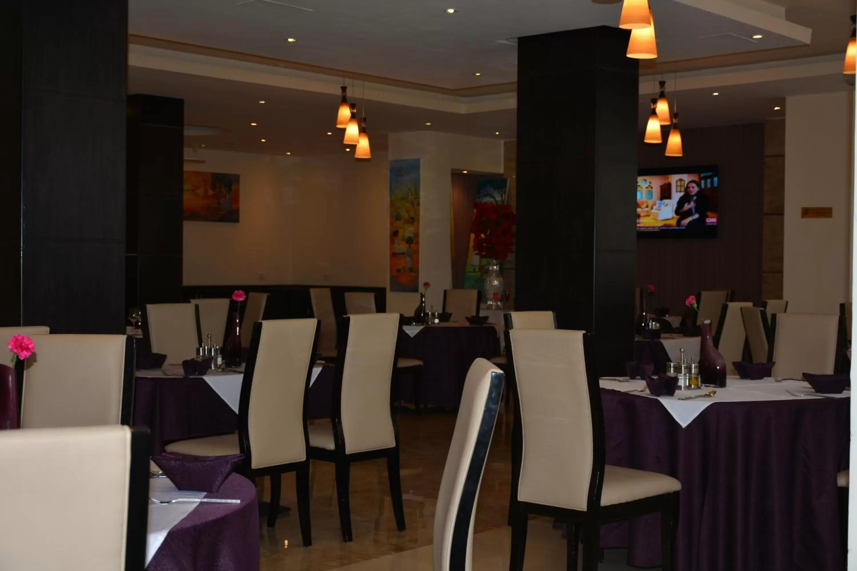 Restaurant/Places to Eat in Azzeman Hotel