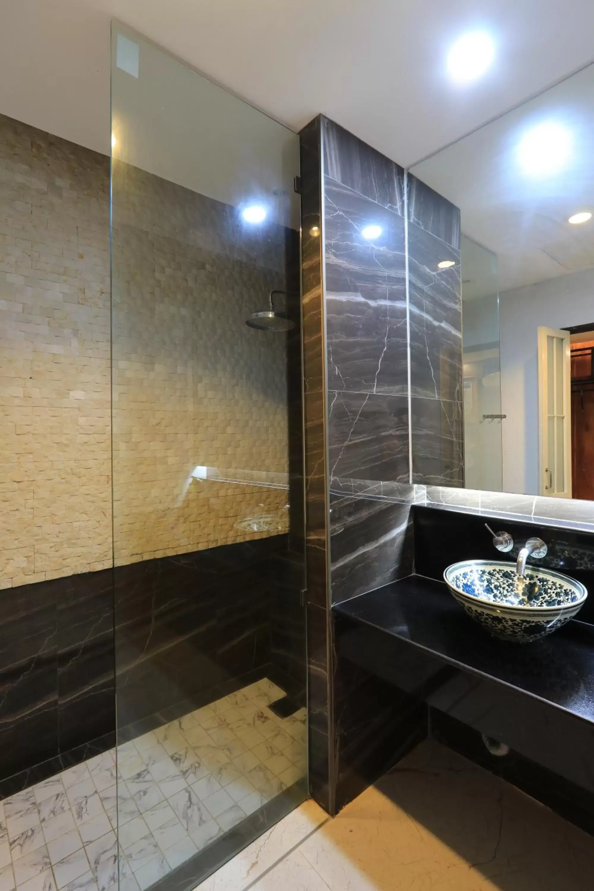 Bathroom in Tharaburi Resort