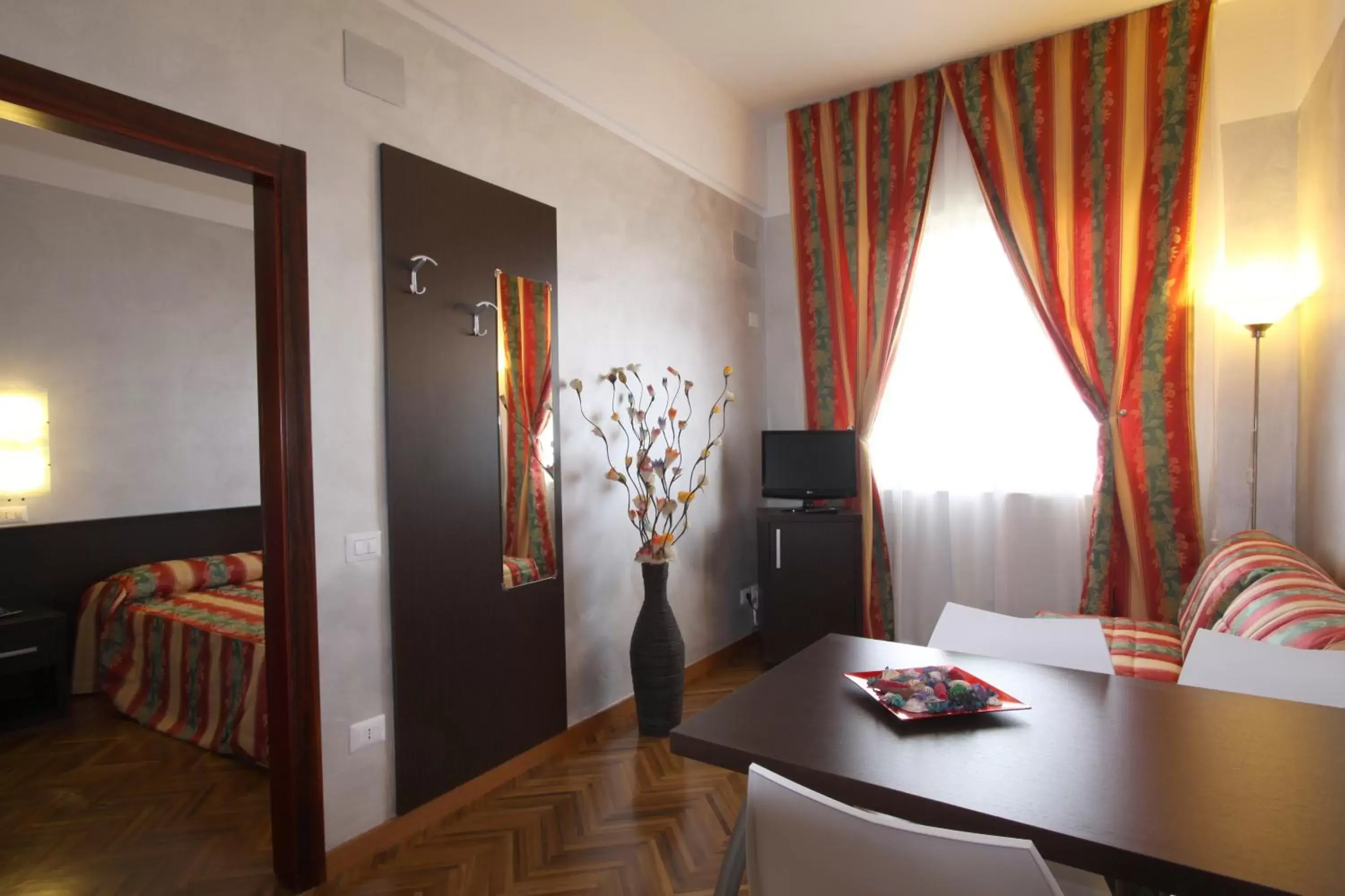 TV and multimedia, Bed in Hotel Astoria TV and multimedia, Bed in Hotel Astoria