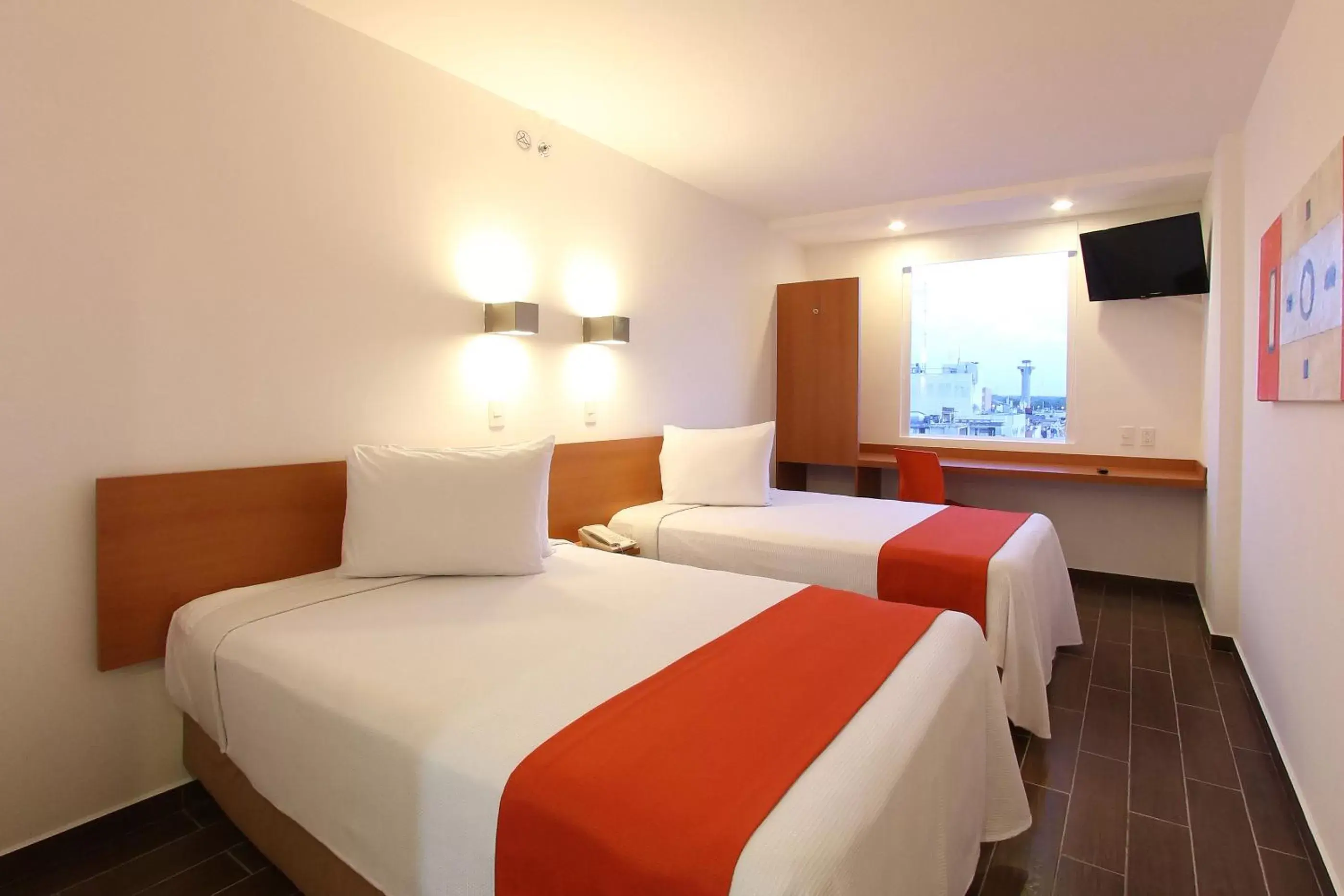 Photo of the whole room, Bed in One Villahermosa Centro