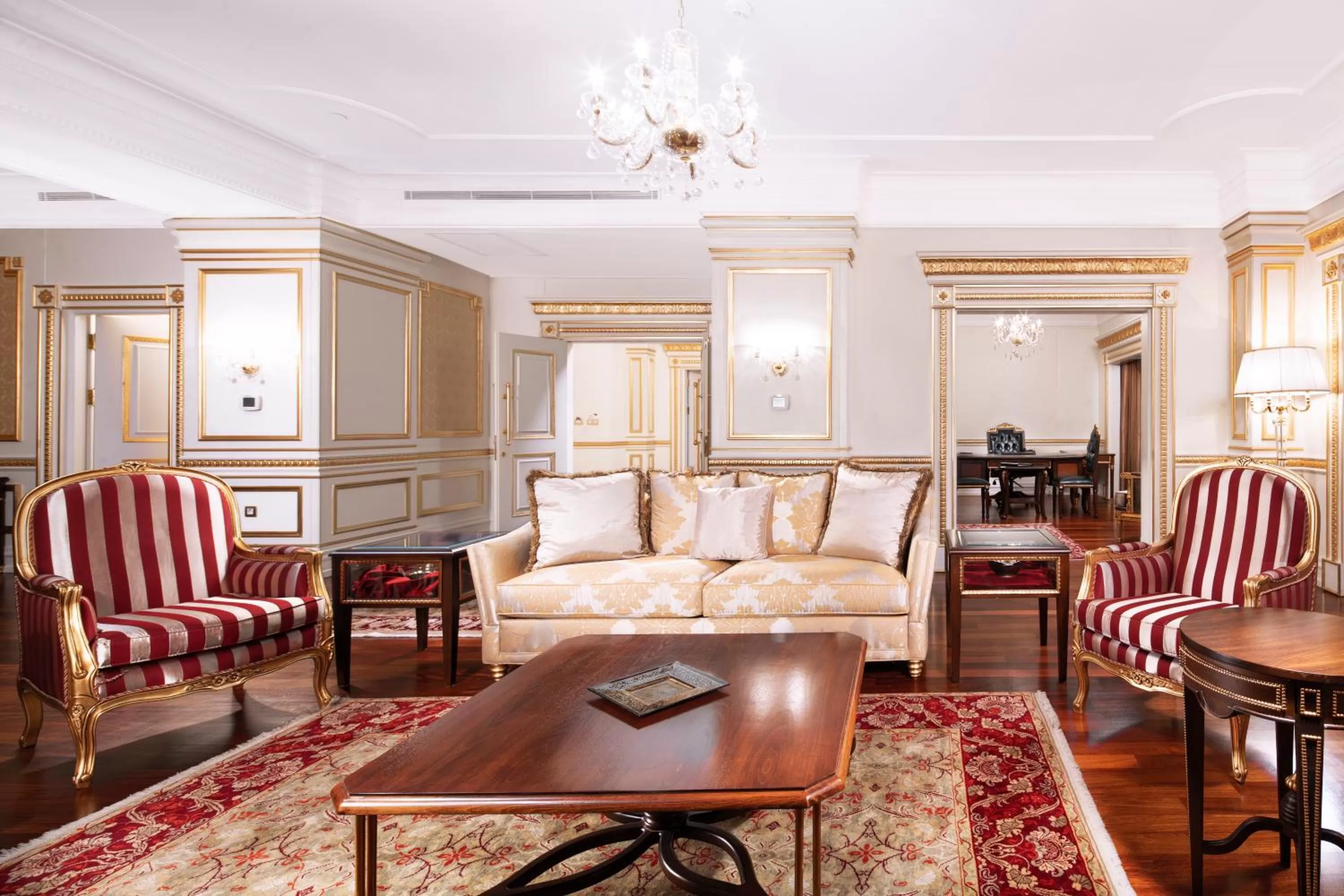 Living room in Crowne Plaza Istanbul Asia by IHG