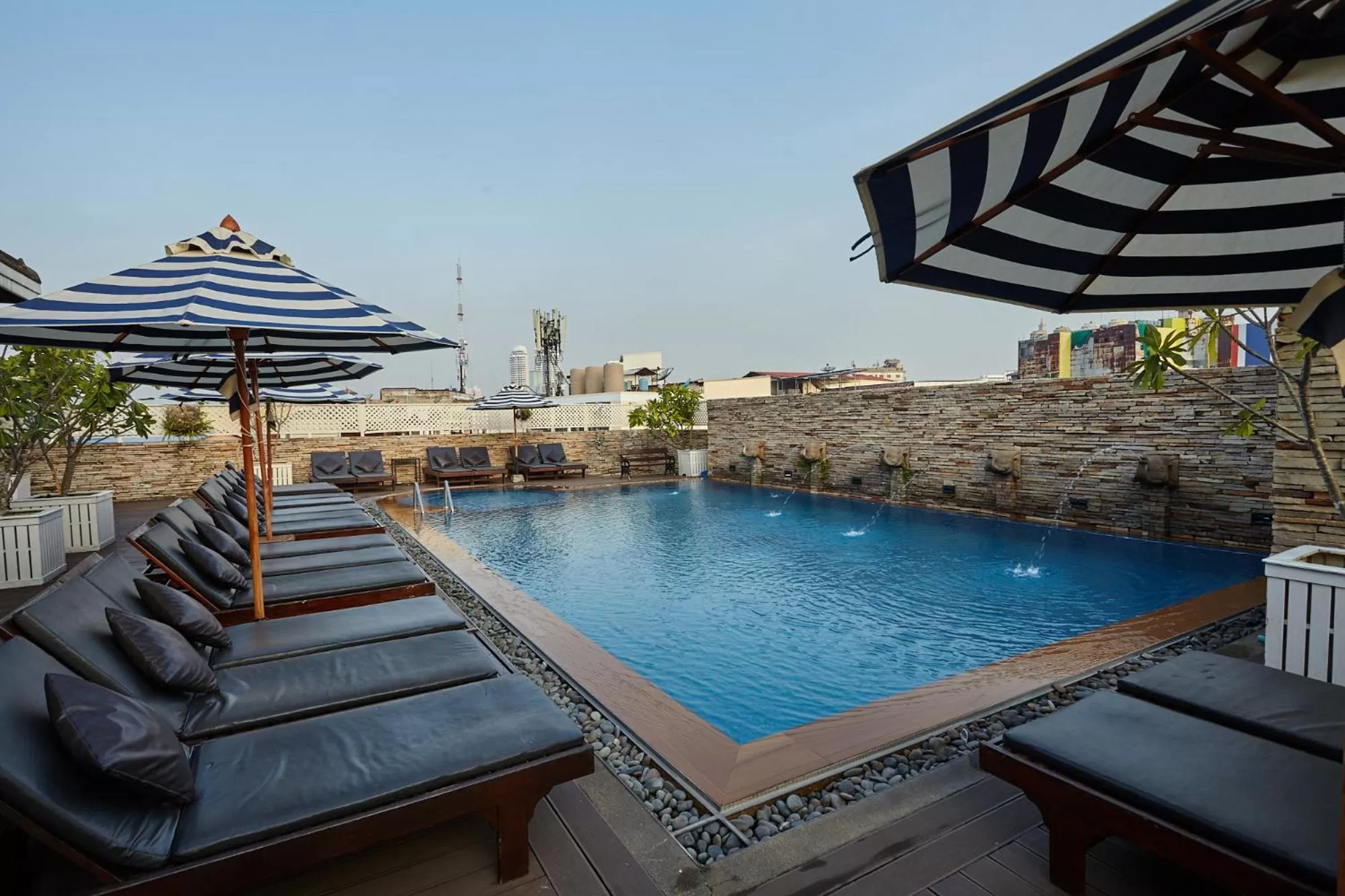 Swimming pool in Buddy Lodge, Khaosan Road