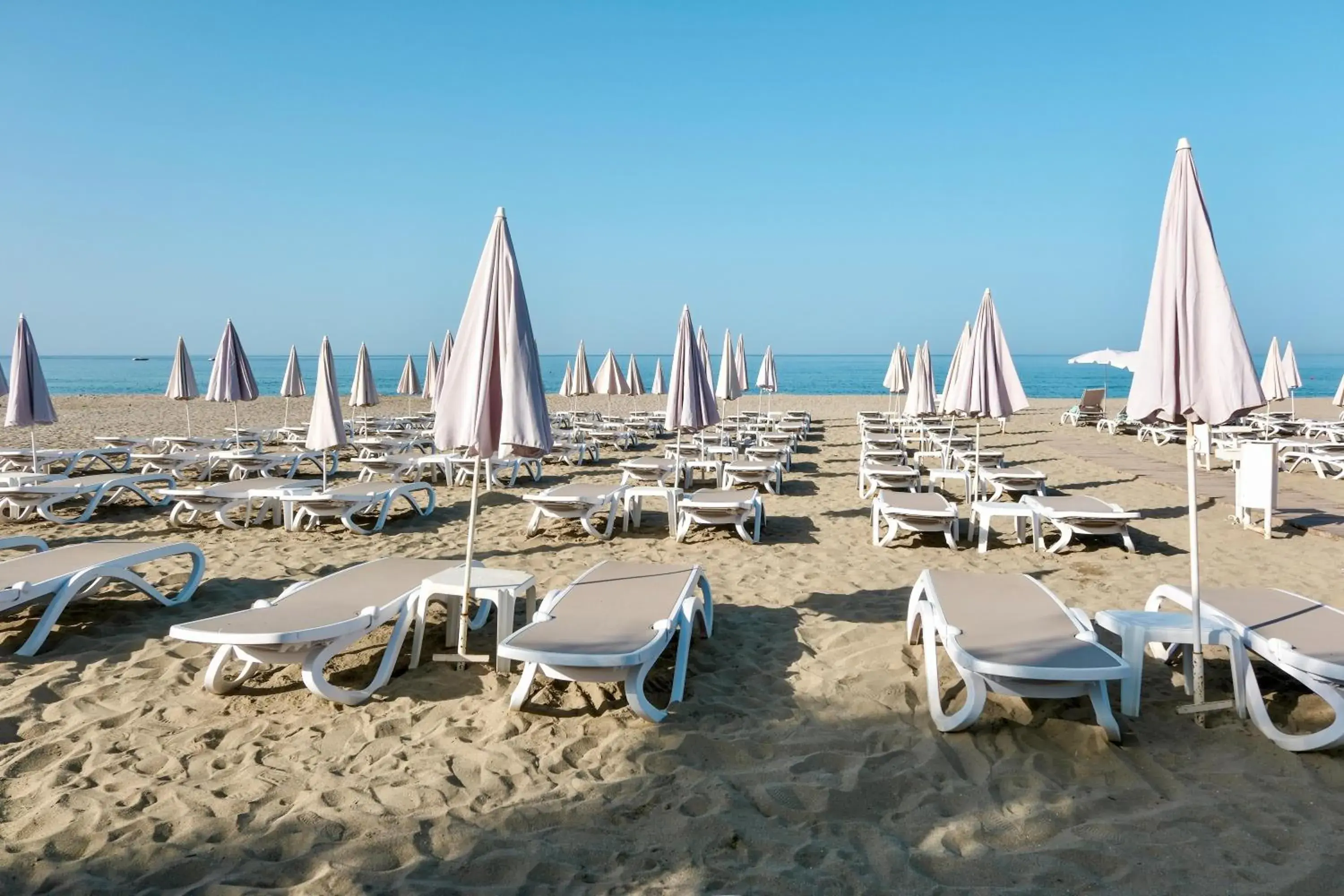 Beach in Blue Wave Suite Hotel