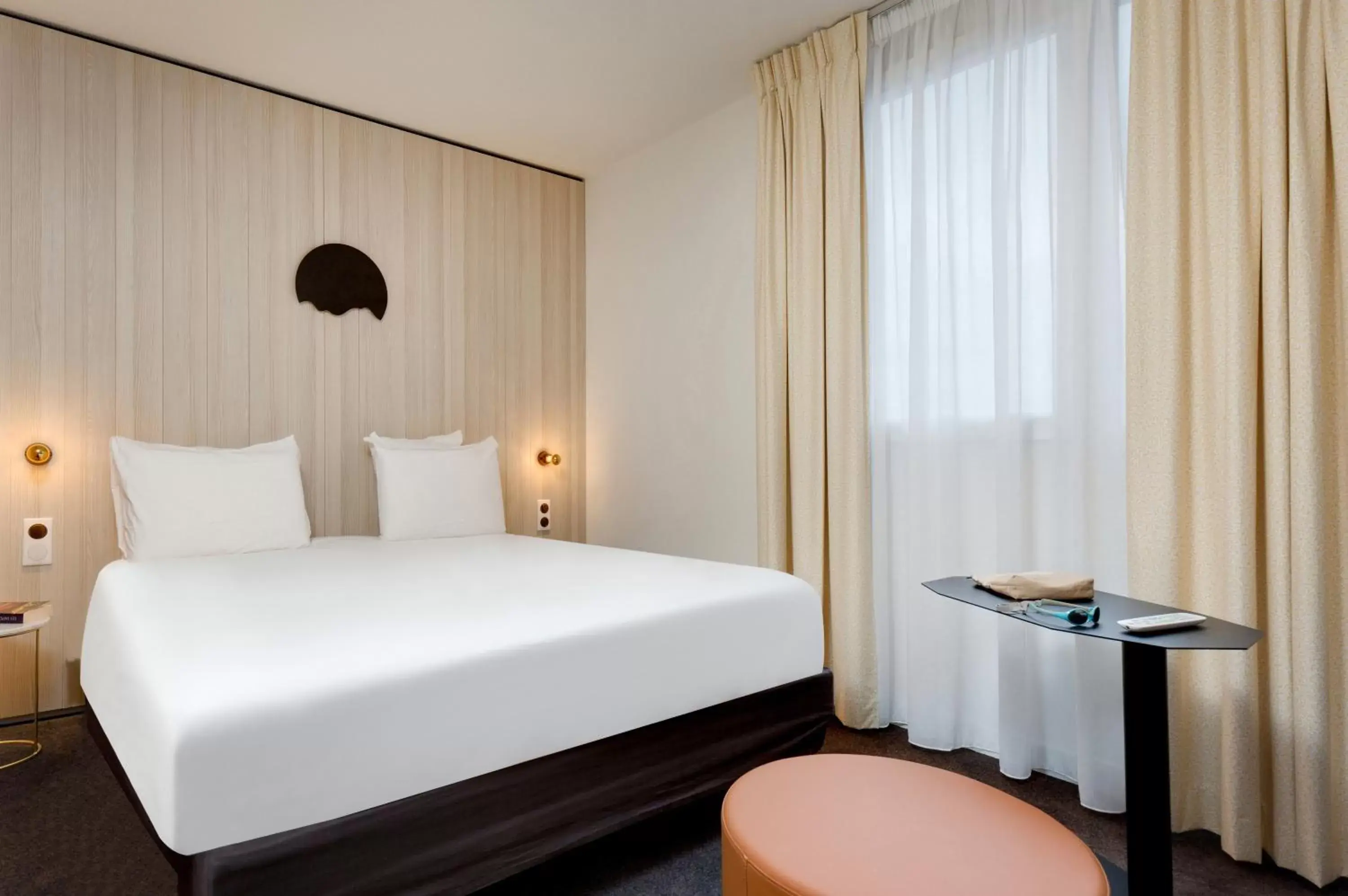 Photo of the whole room, Bed in Kyriad Clermont-Ferrand-Sud - La Pardieu Photo of the whole room, Bed in Kyriad Clermont-Ferrand-Sud - La Pardieu