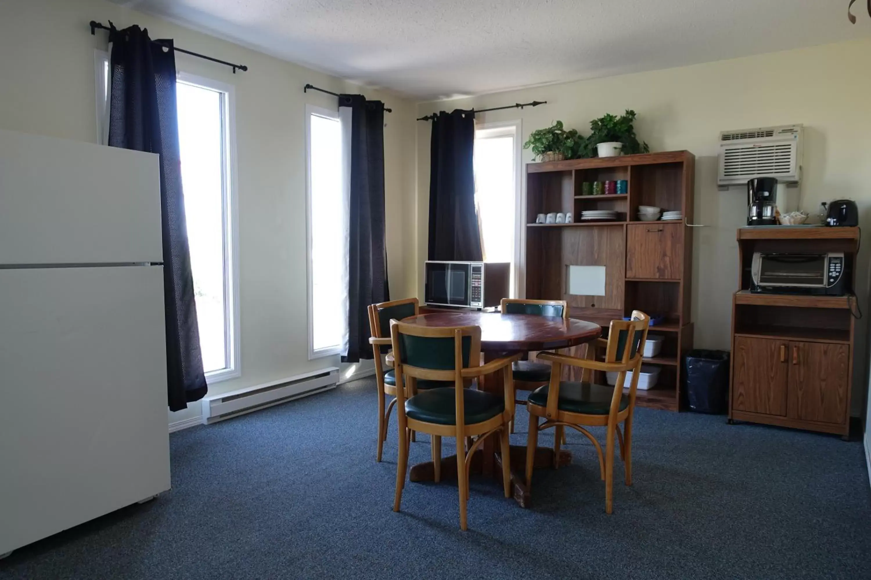 Dining Area in Armada Inn Motel