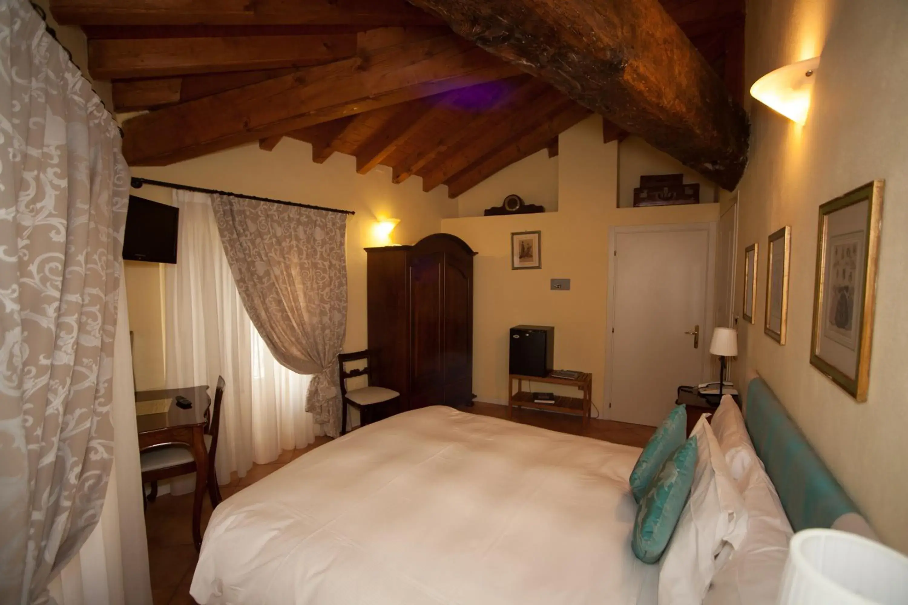 Bedroom, Bed in Albergo Orologio
