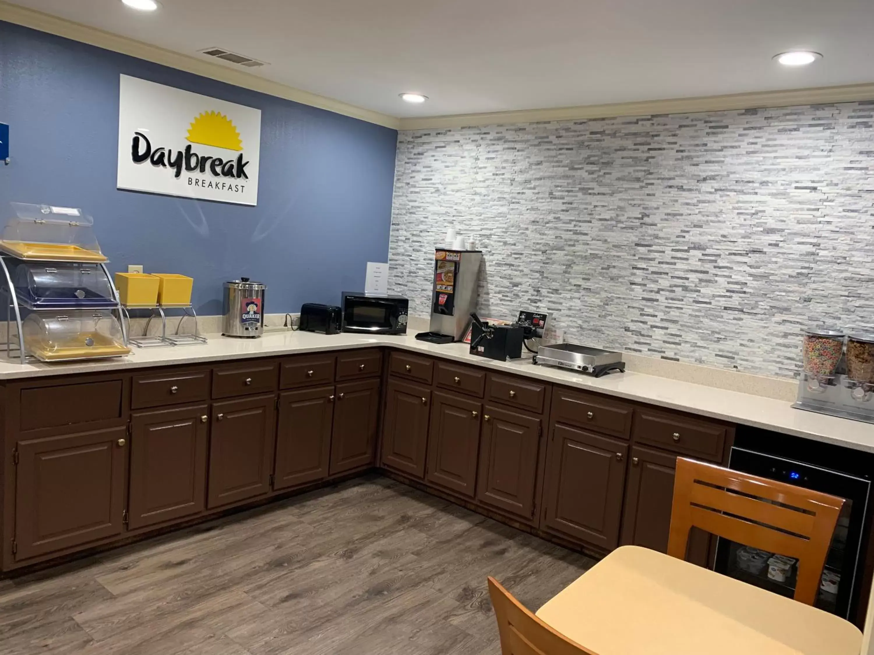 Breakfast, Kitchen/Kitchenette in Days Inn by Wyndham Aiken - Interstate Hwy 20