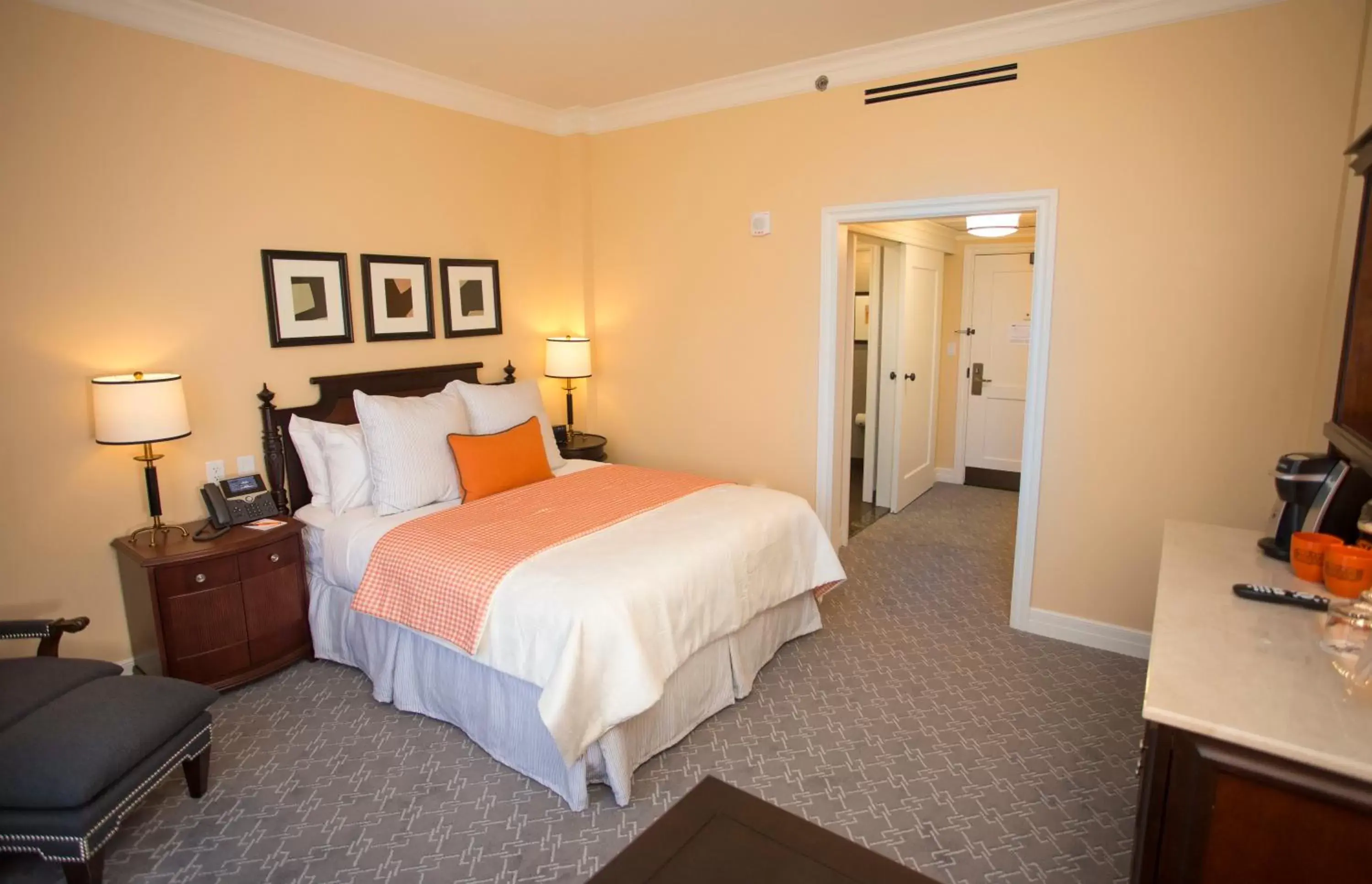 Classic Double Double - Garden View in The Atherton Hotel at OSU Classic Double Double - Garden View in The Atherton Hotel at OSU