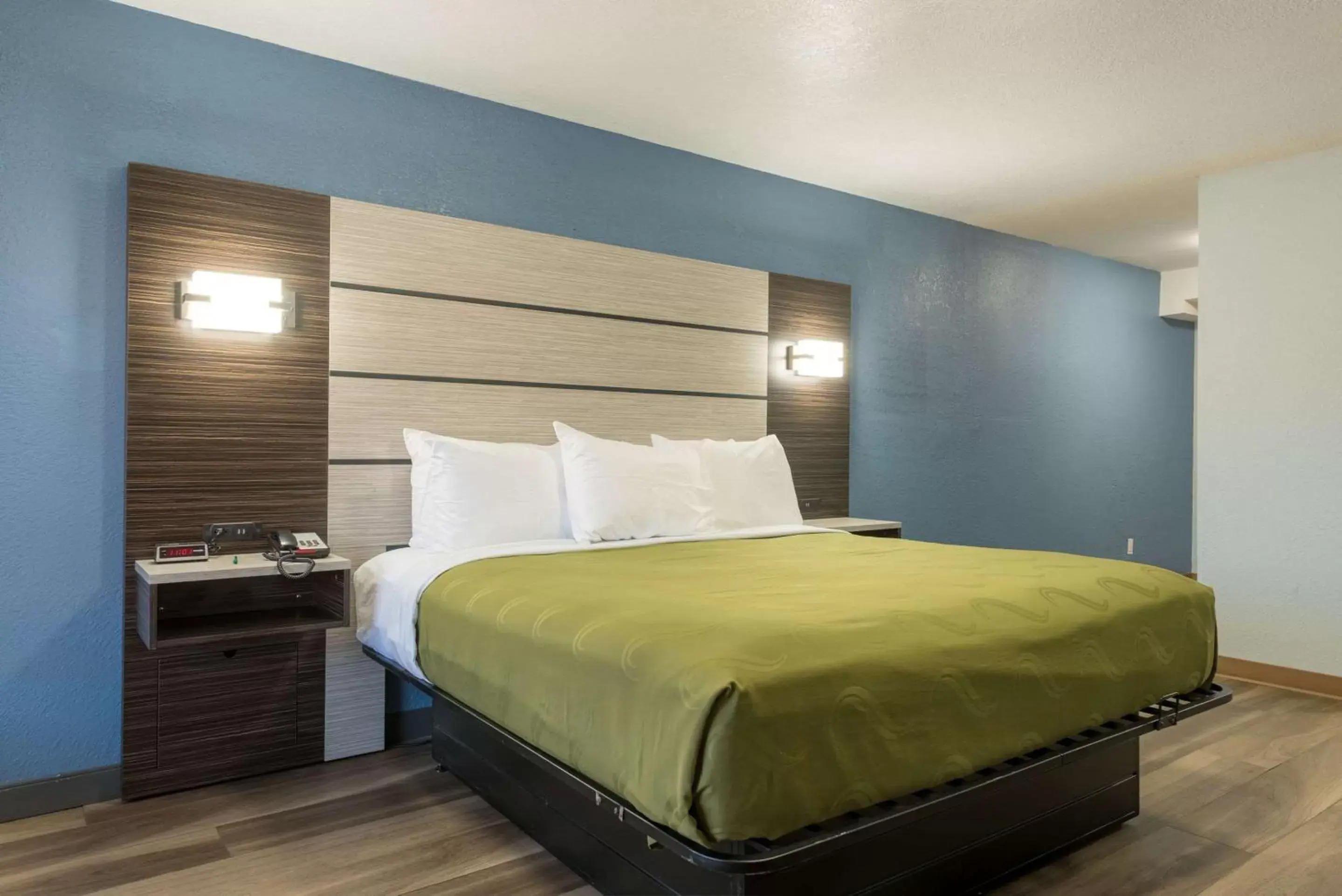 Bedroom, Bed in Quality Inn & Suites Manitou Springs at Pikes Peak