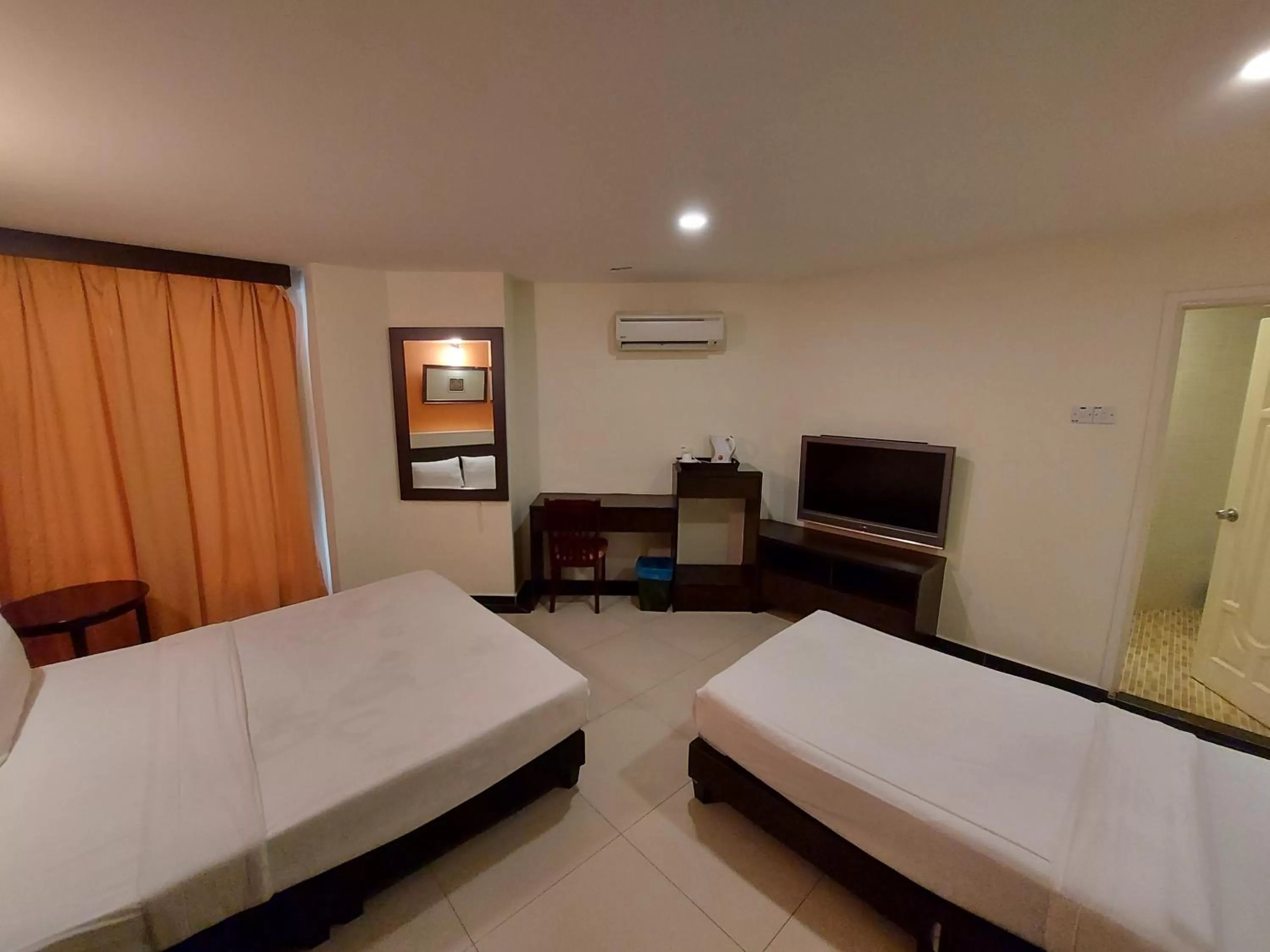 Bed in HOTEL SAHARA SDN BHD