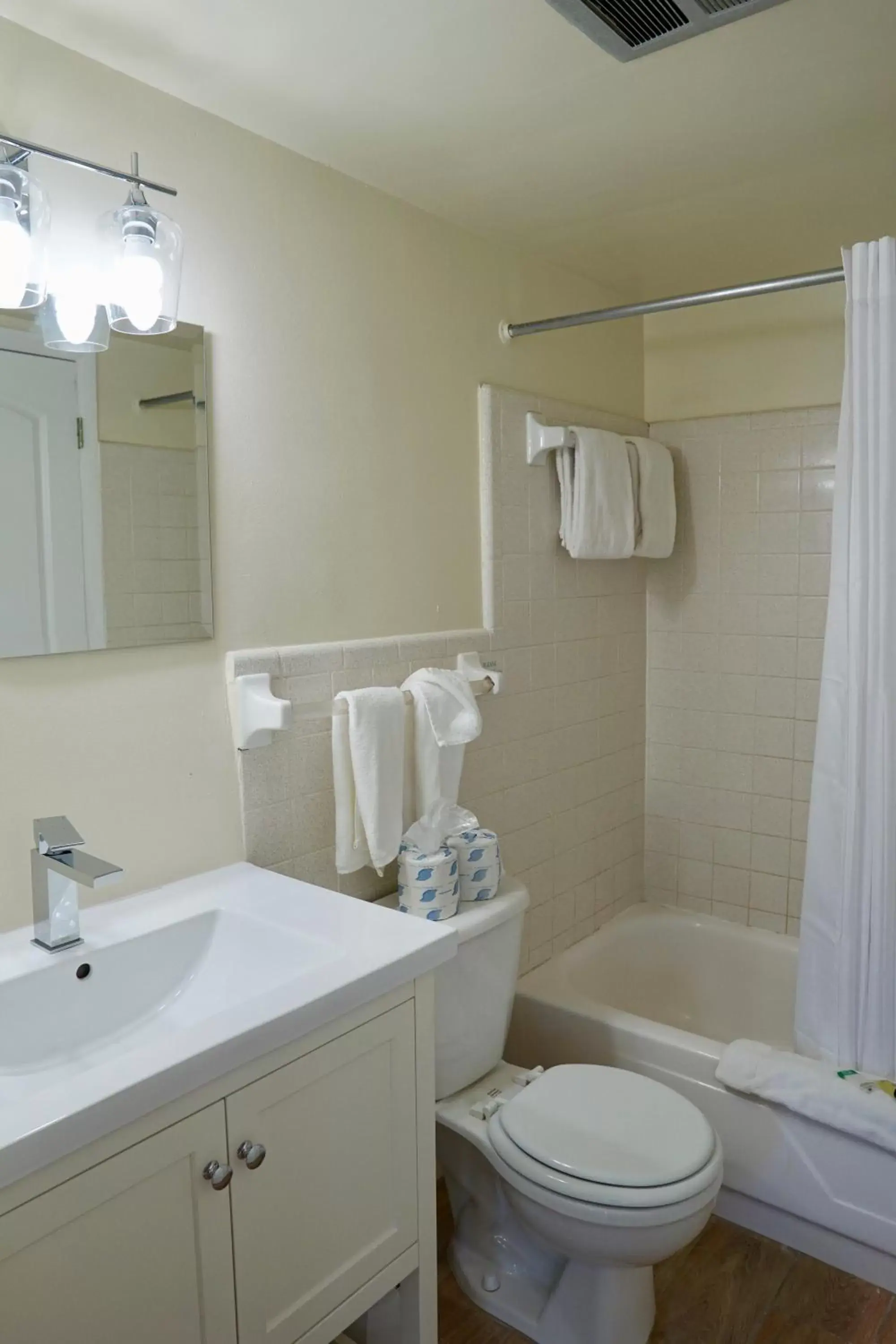 Newly Renovated - 2 Full Beds - Gulf Side Suite in Molloy Gulf Motel & Cottages Newly Renovated - 2 Full Beds - Gulf Side Suite in Molloy Gulf Motel & Cottages