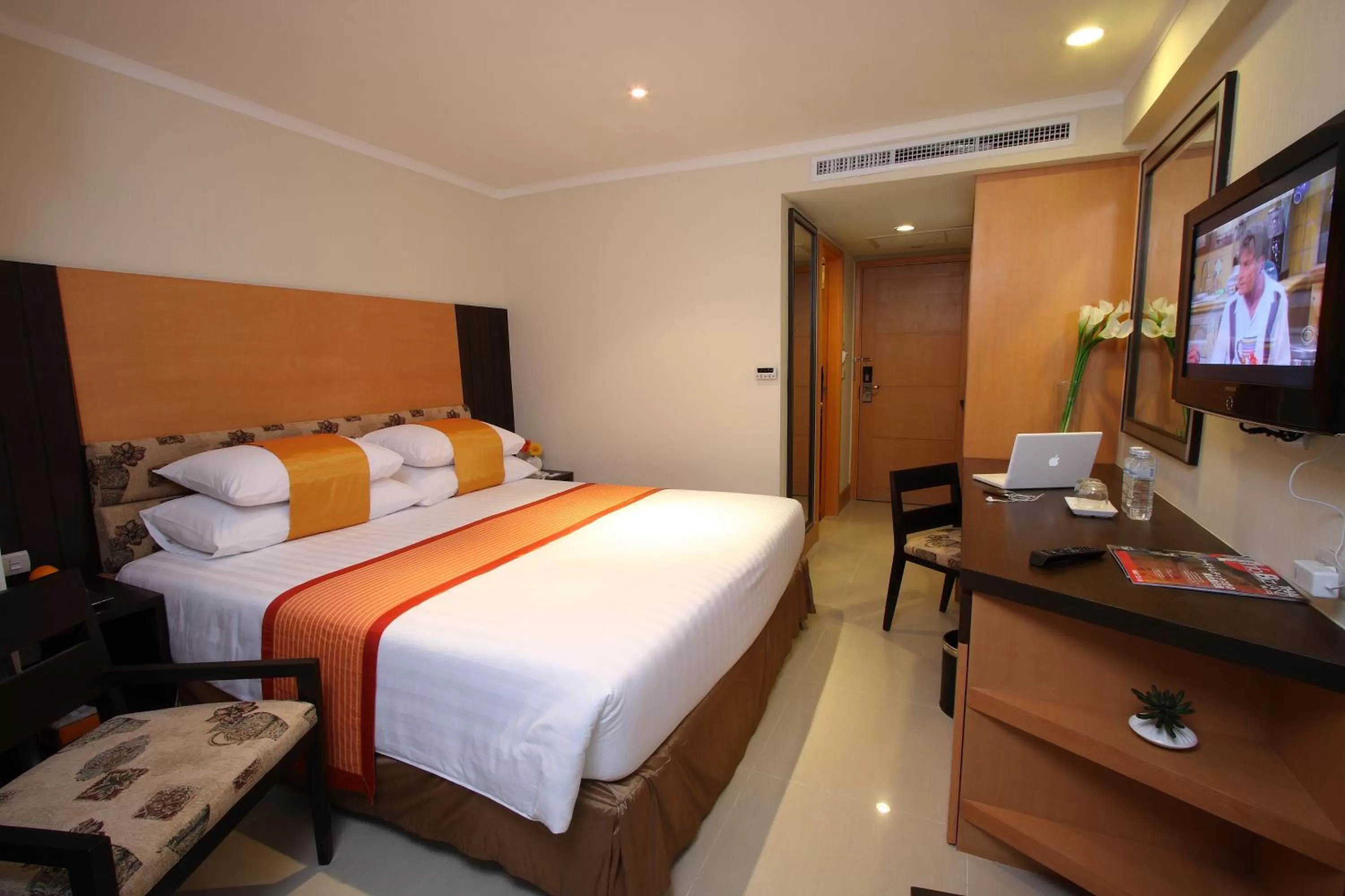 Photo of the whole room, Bed in Citin Pratunam Bangkok by Compass Hospitality