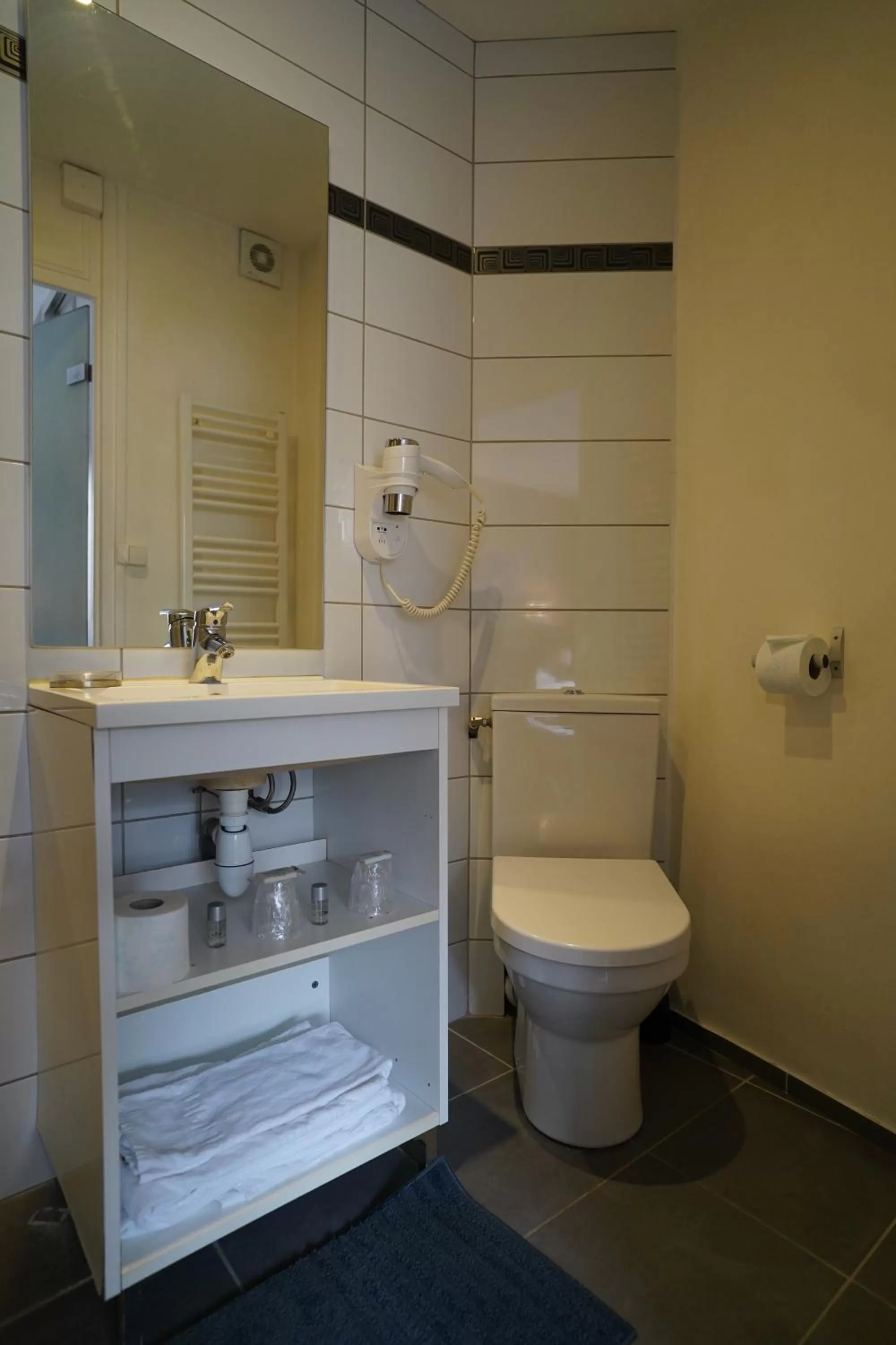 Bathroom in Hotel De Quebec