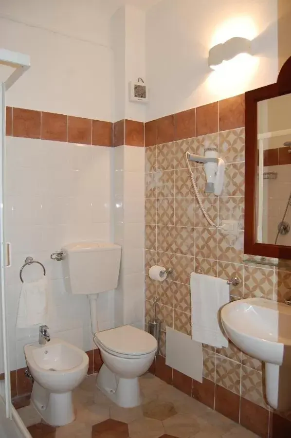 Bathroom in Albergo Miramonti