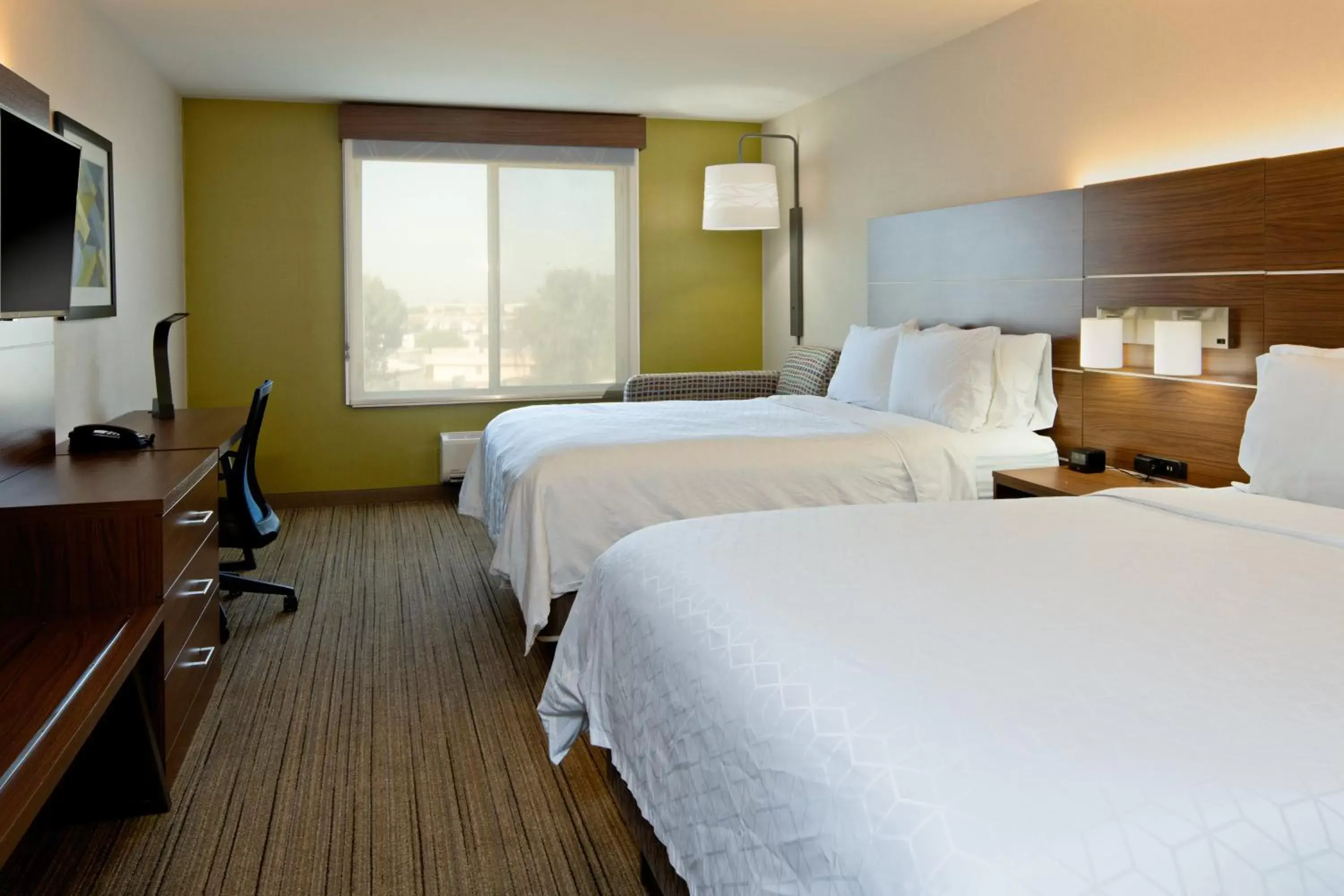 Photo of the whole room, Bed in Holiday Inn Express Fresno South, an IHG Hotel