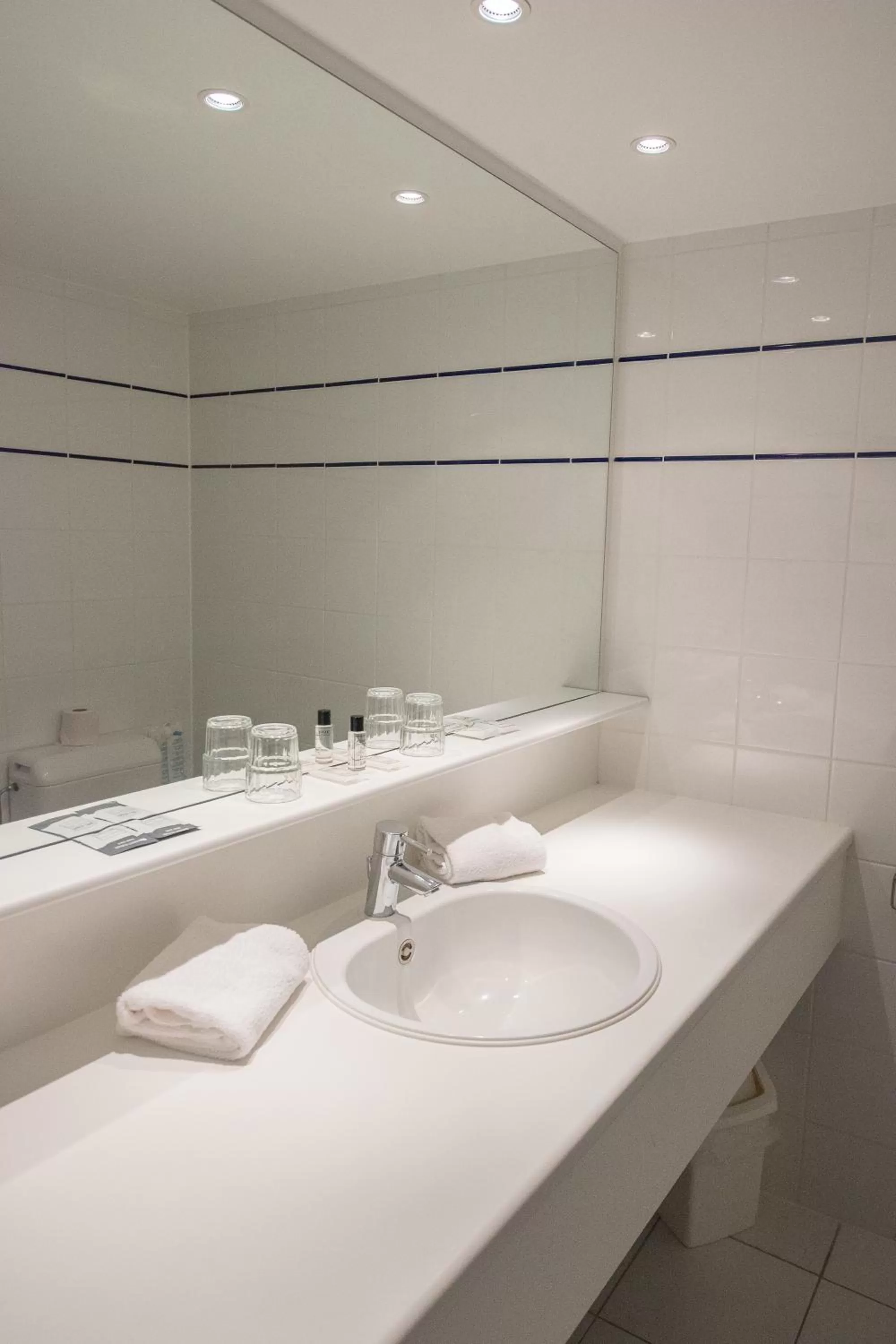 Bathroom in Ostend Hotel