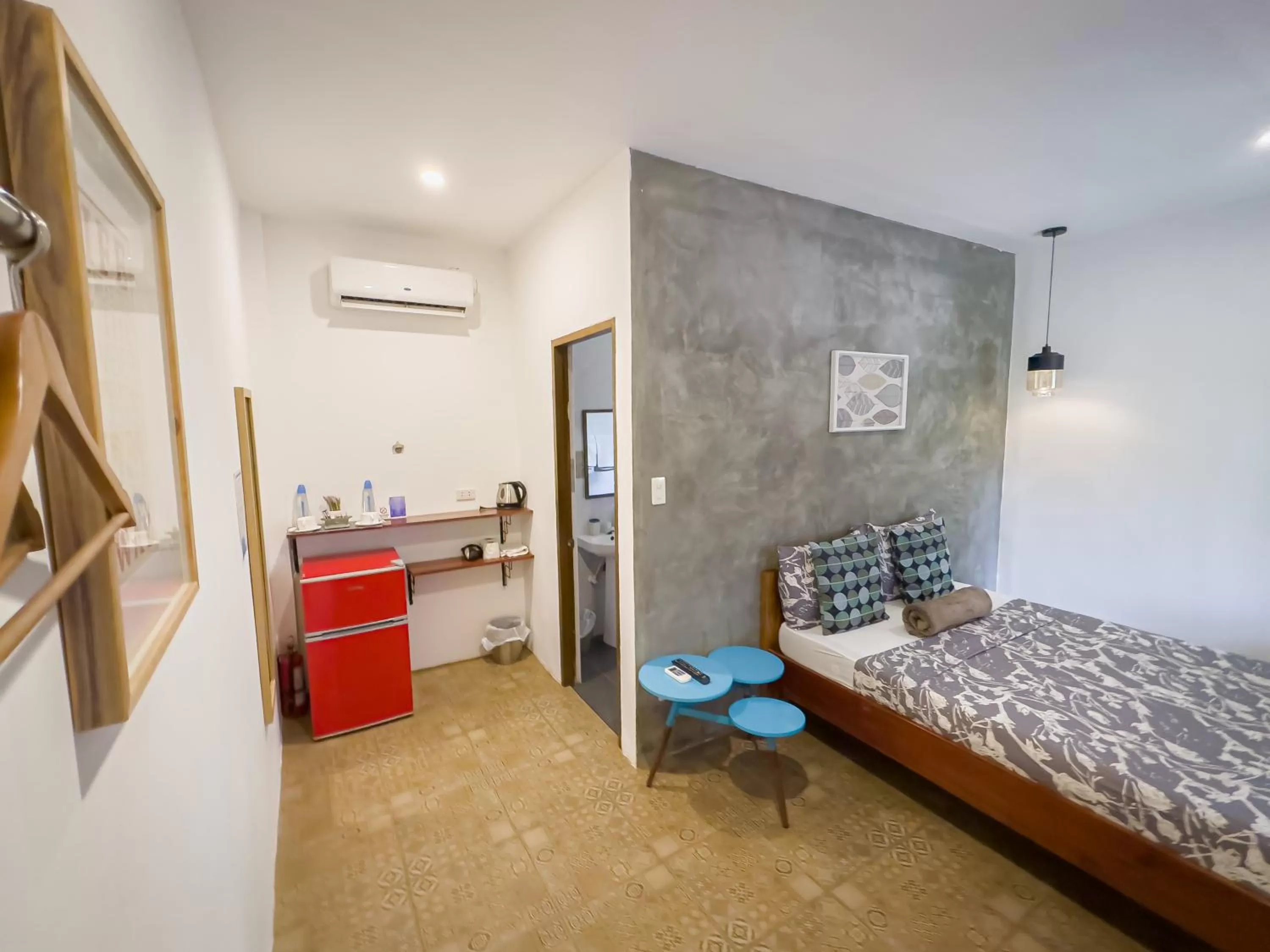 Photo of the whole room, Bed in Alona Pawikan