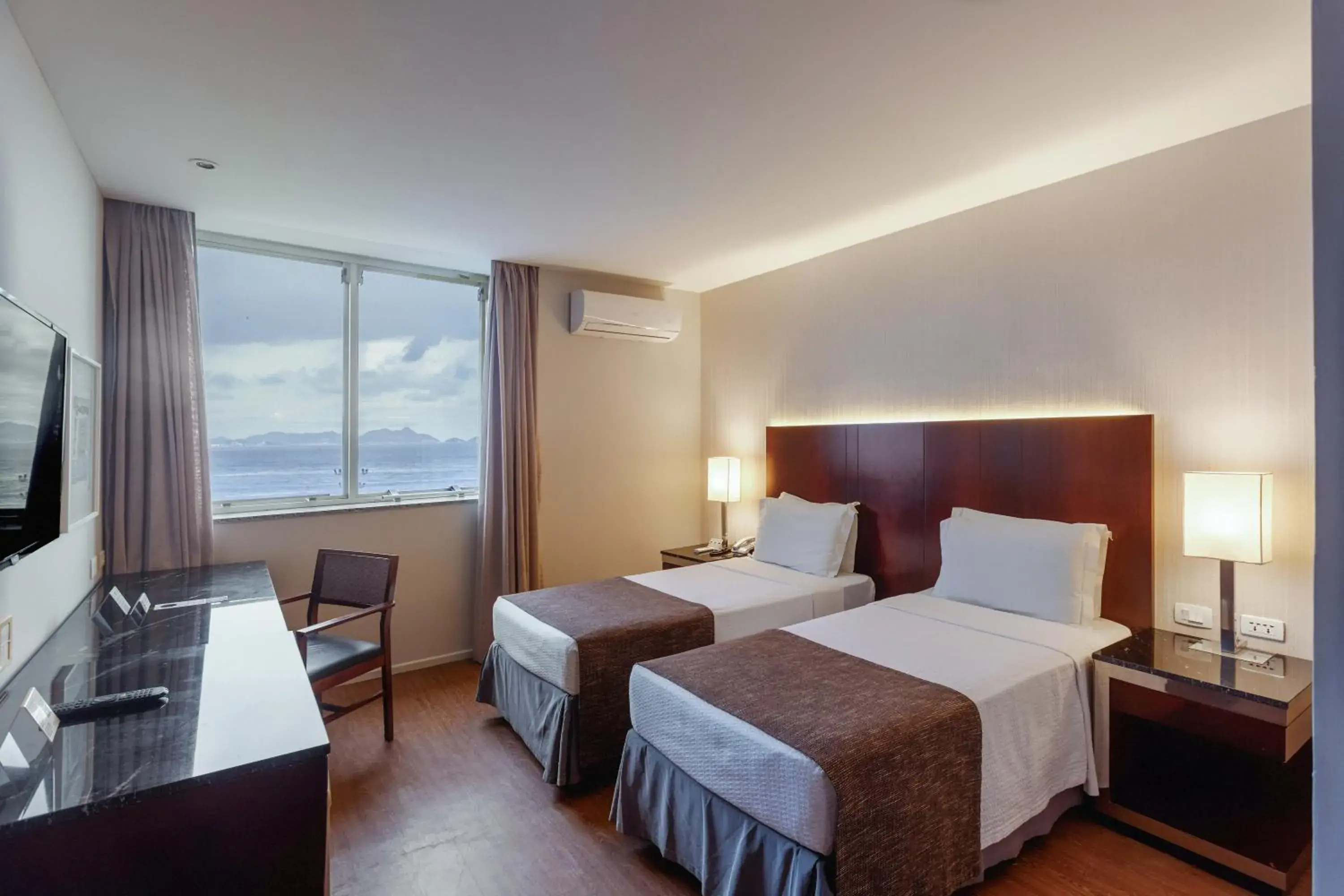 Bedroom in Orla Copacabana Hotel