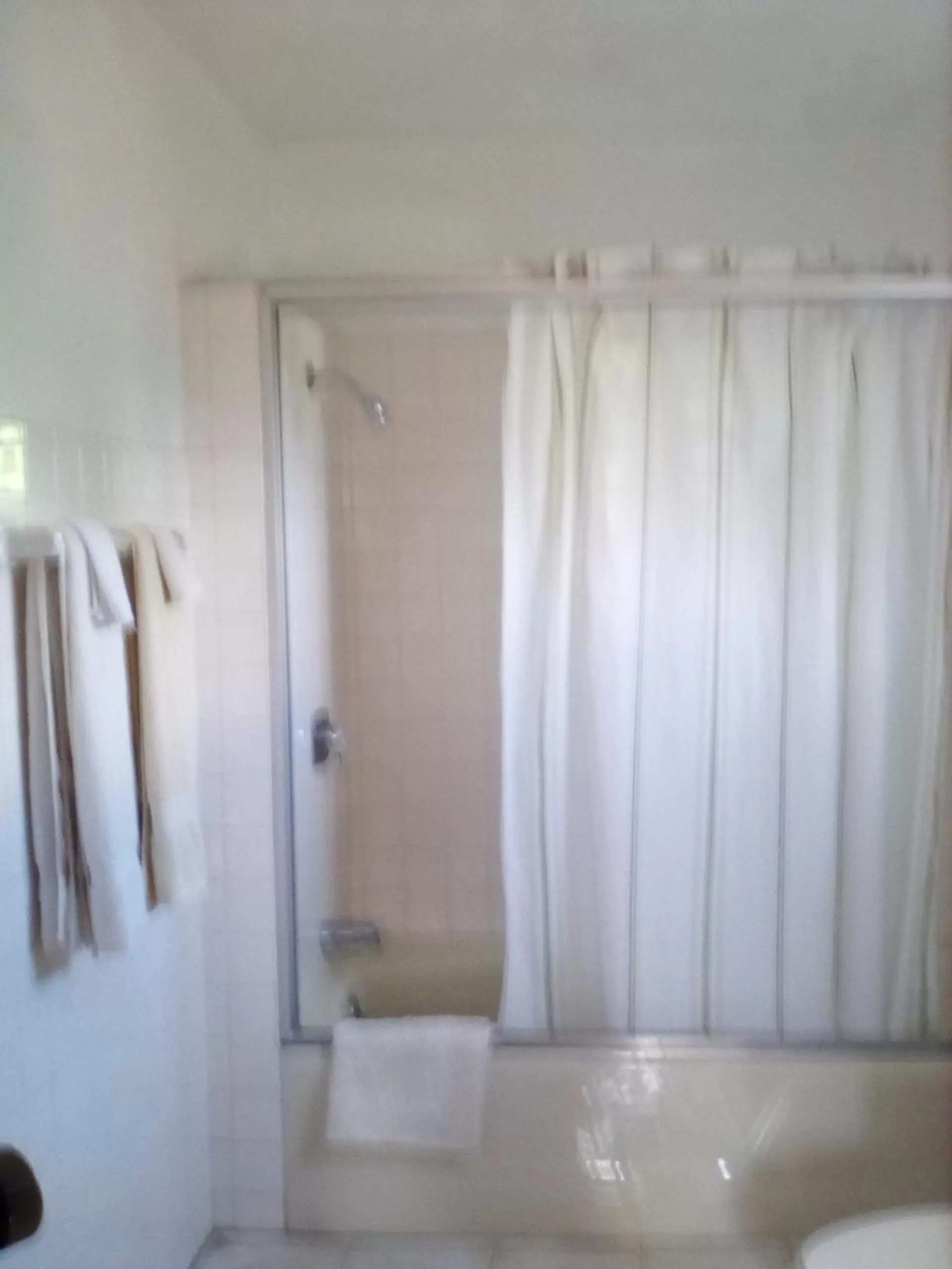 Bathroom in Castlevue B&B