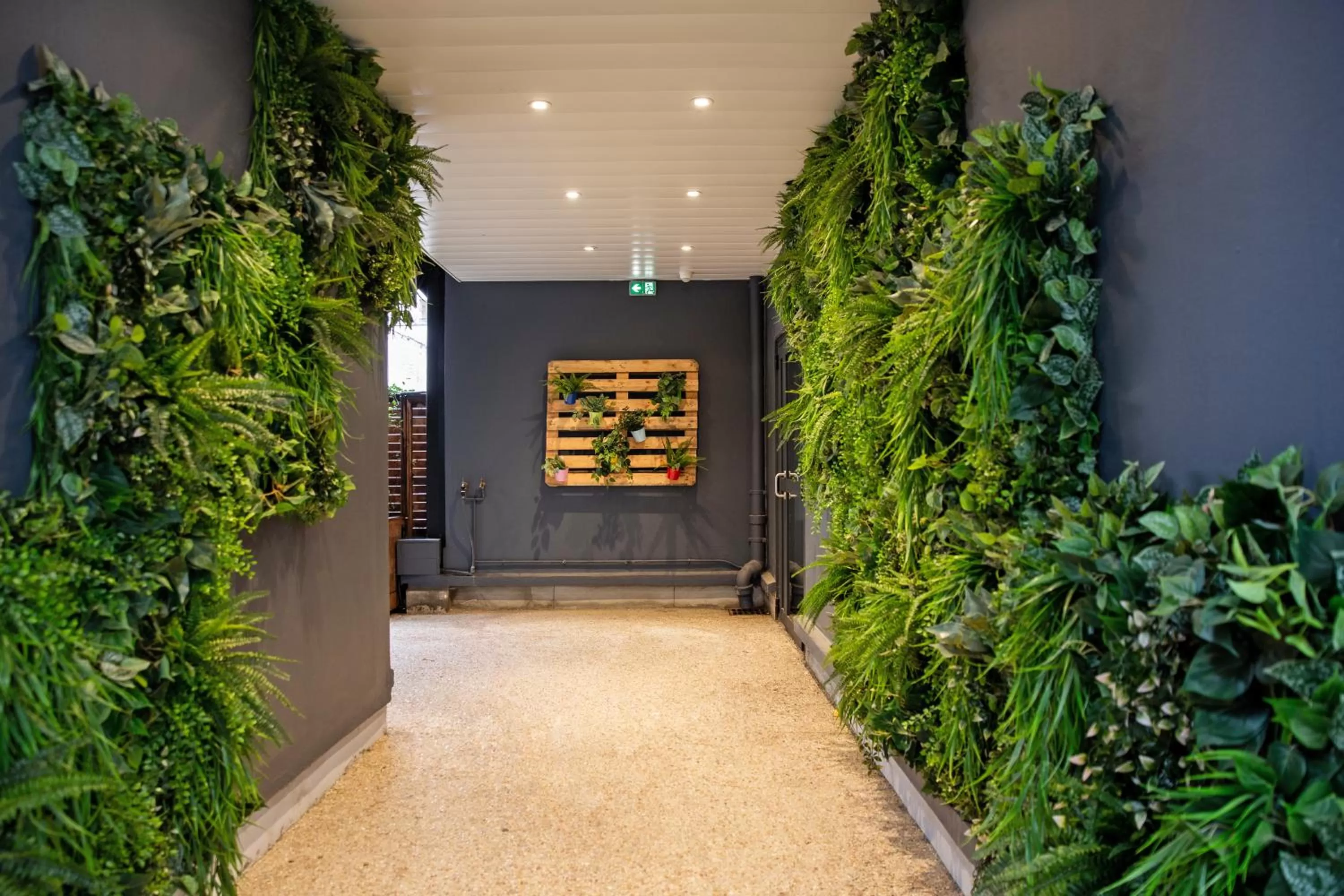 Patio in ibis Paris Porte D'Orleans