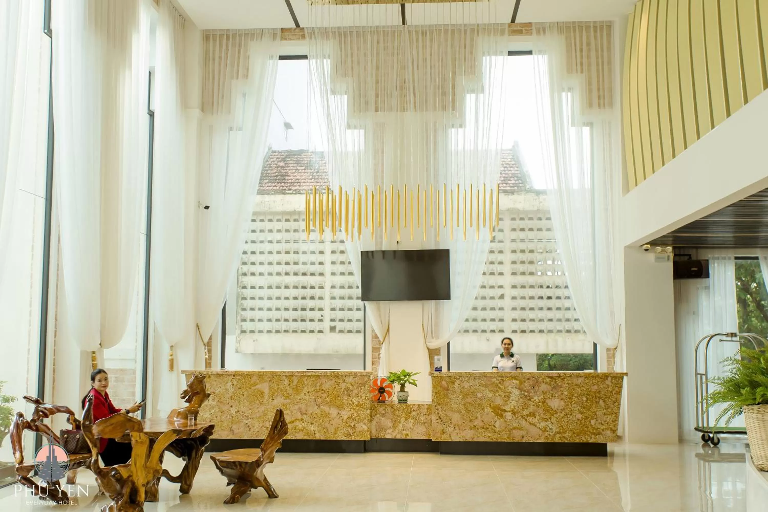 Communal lounge/ TV room in PHÚ YÊN EVERYDAY HOTEL