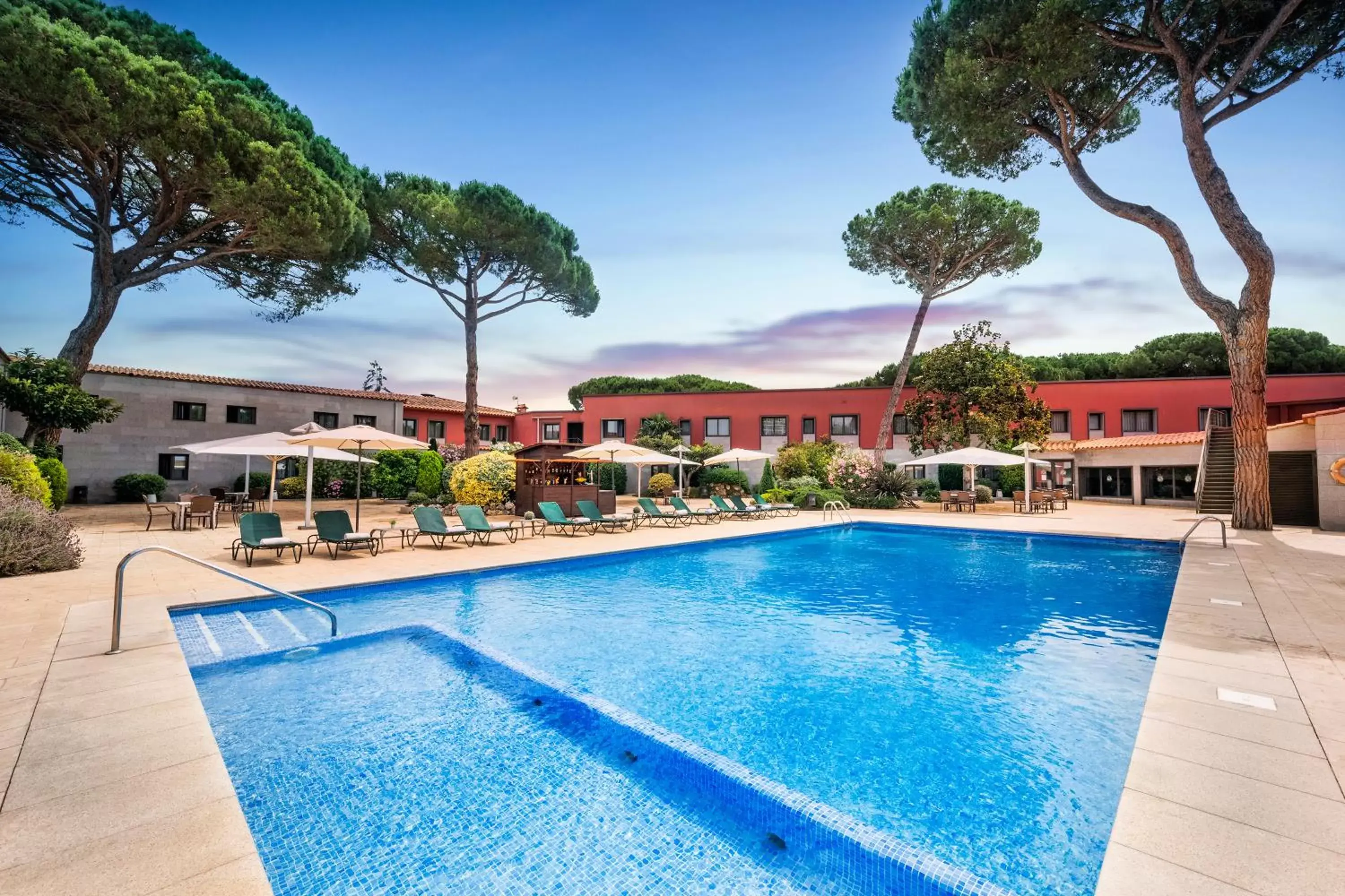 Swimming Pool in Salles Hotel Aeroport de Girona