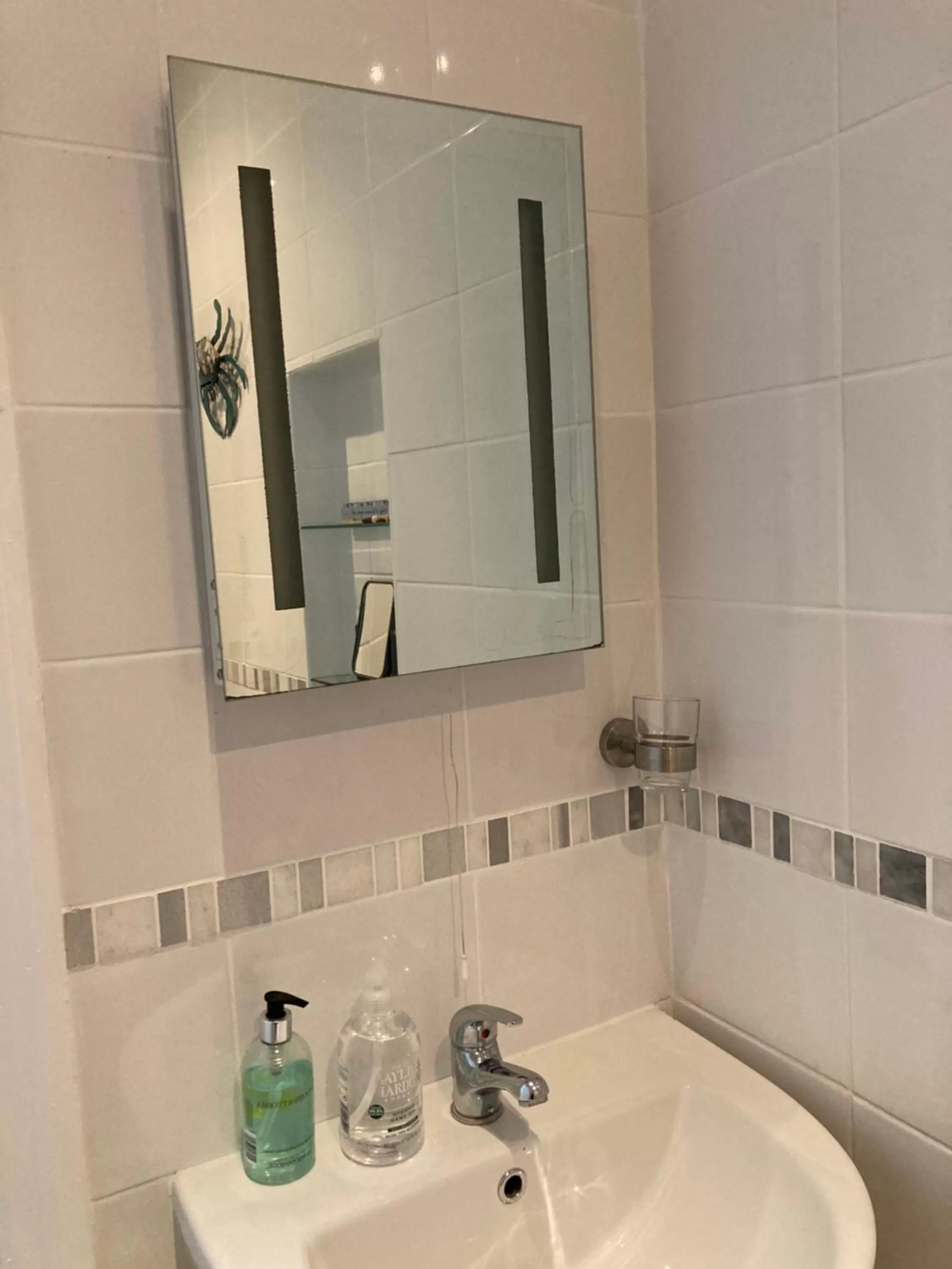 Bathroom in Hillcrest Bed & Breakfast