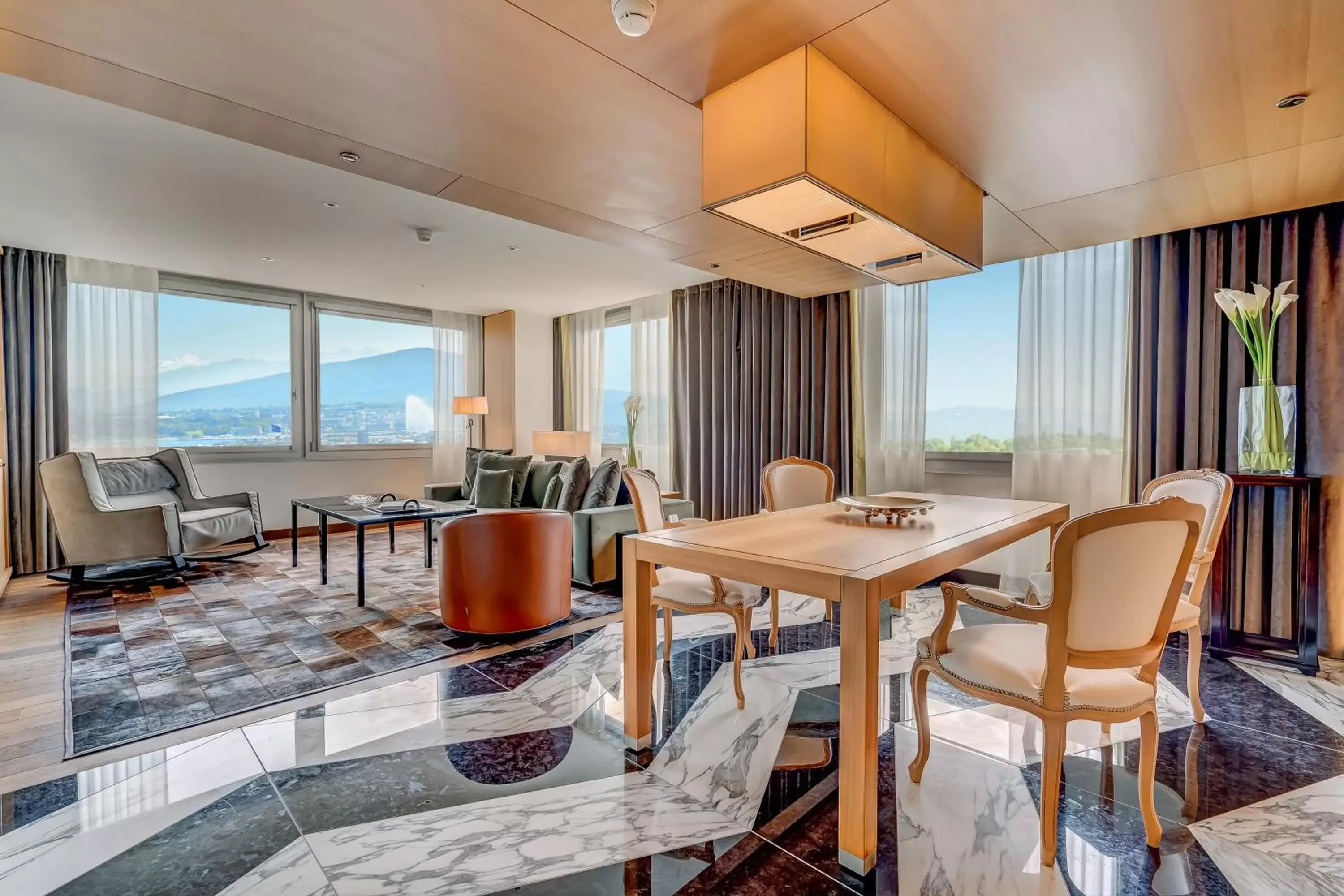 Living room in InterContinental Genève, an IHG Hotel