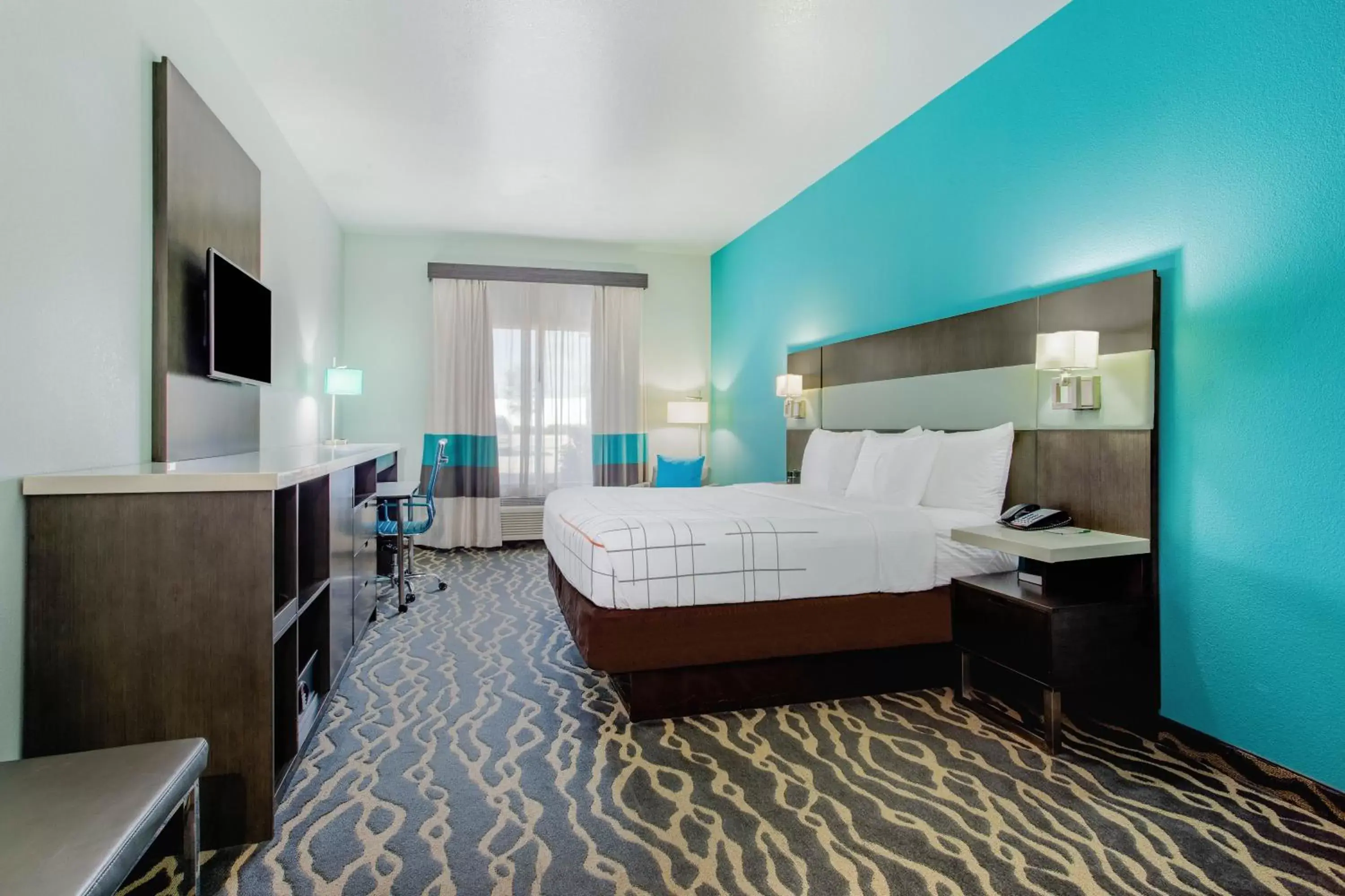 Photo of the whole room, Bed in La Quinta Inn & Suites by Wyndham Northlake Ft. Worth