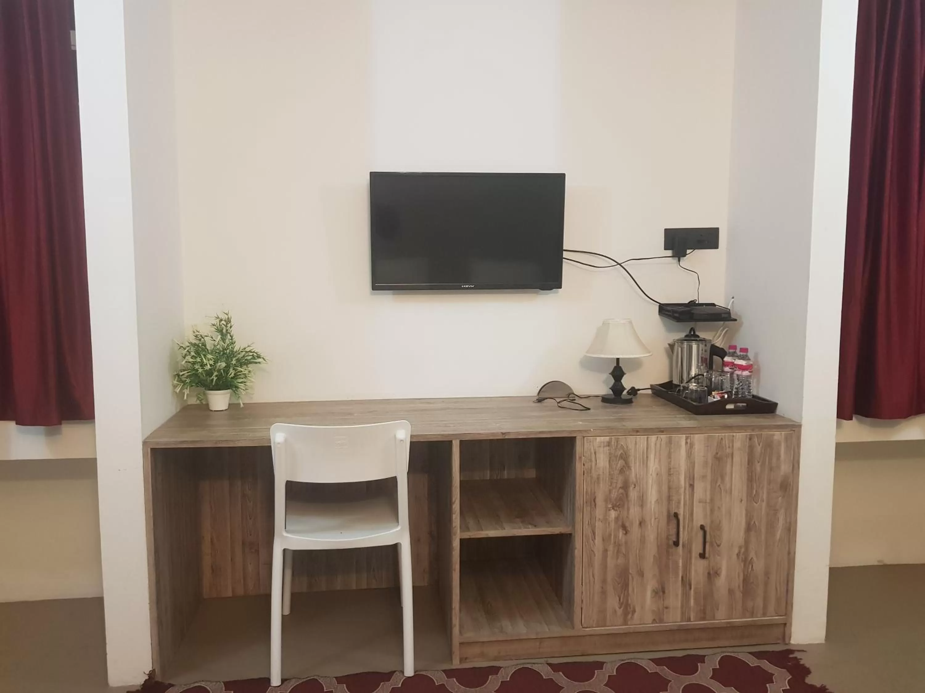 TV/Entertainment Center in Rockski Boutique Bed & Breakfast