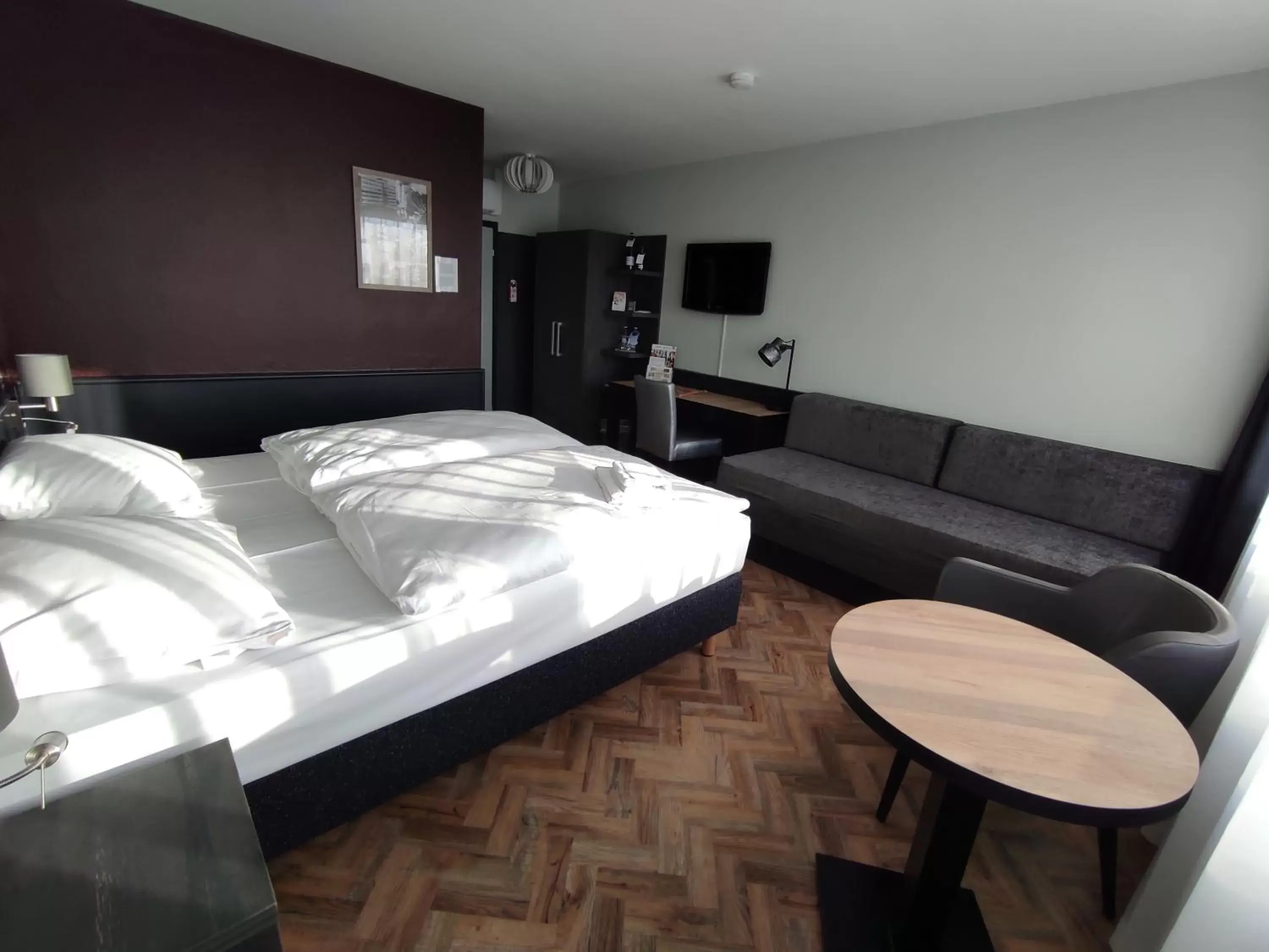 Photo of the whole room, Bed in Akzent City-Hotel Kleve