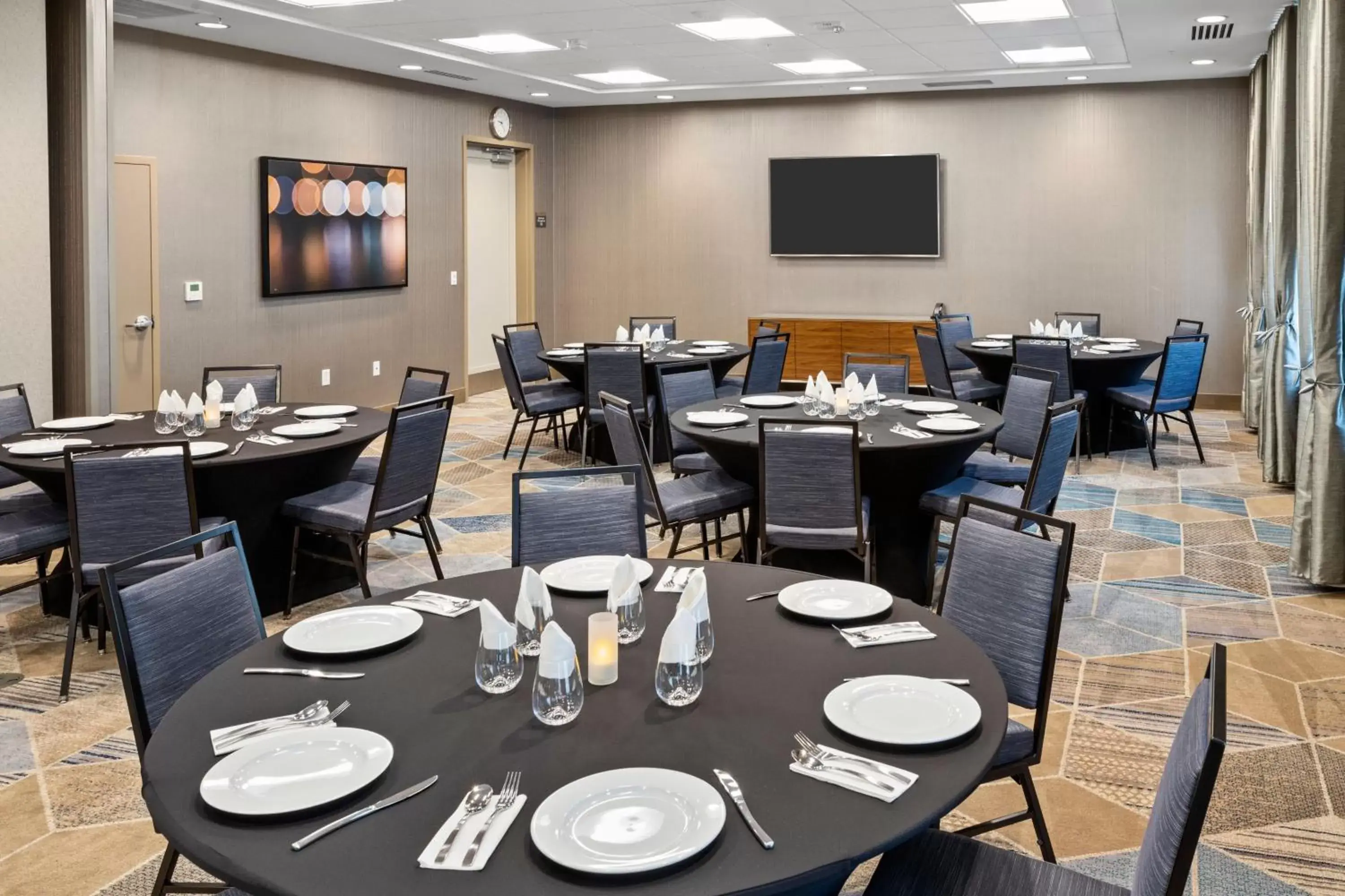 Meeting/conference room, Restaurant/Places to Eat in Fairfield Inn & Suites by Marriott San Jose North/Silicon Valley