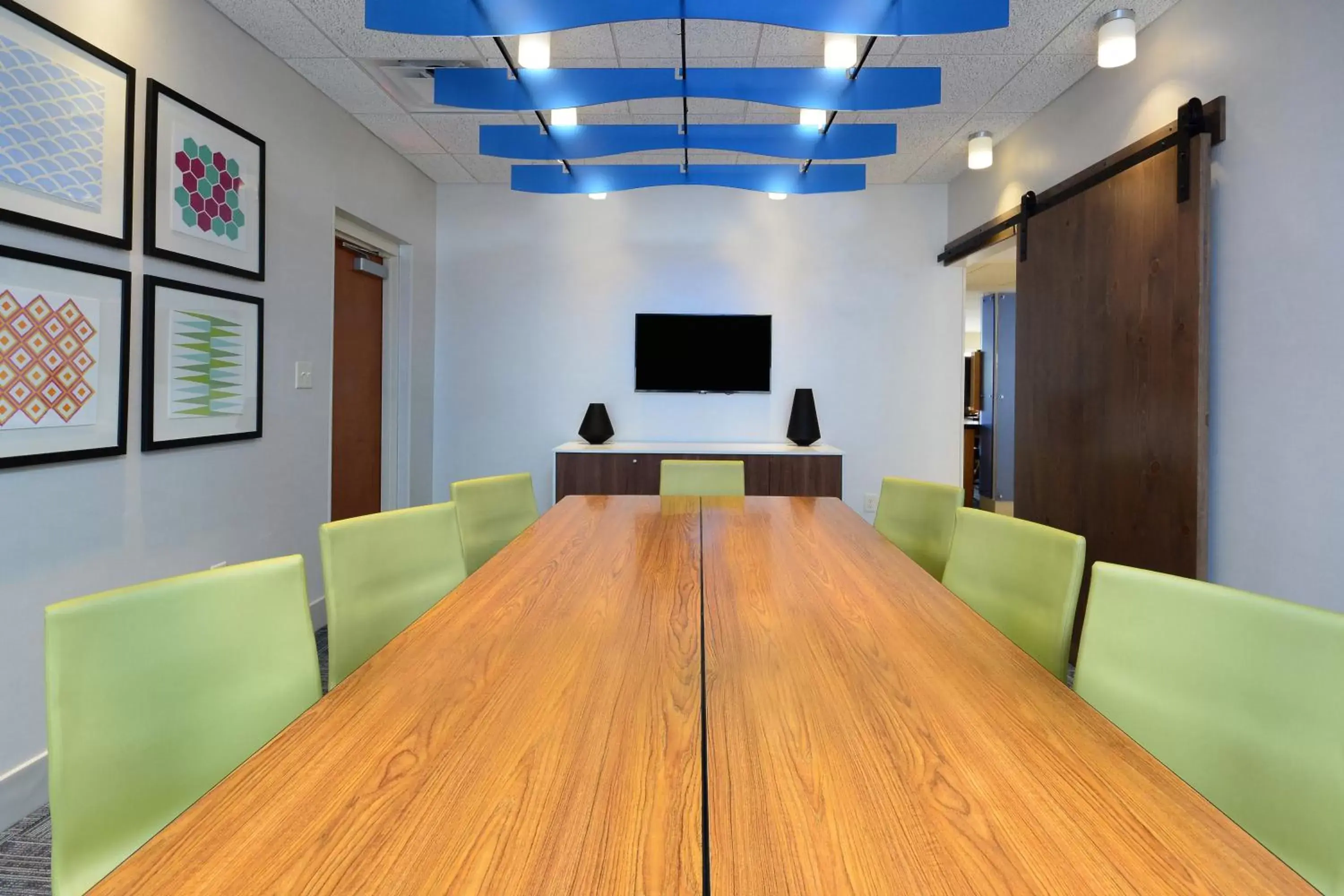 Meeting/conference room in Holiday Inn Express & Suites Raleigh Durham Airport at RTP, an IHG Hotel