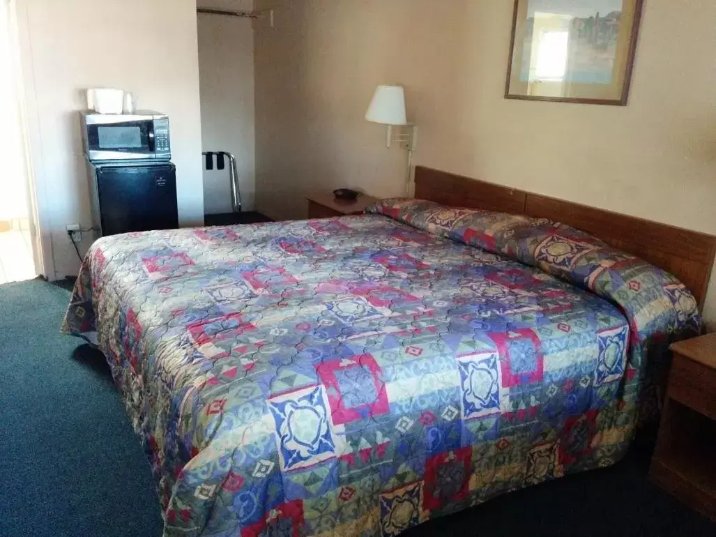 Bed in Economy Inn Safford