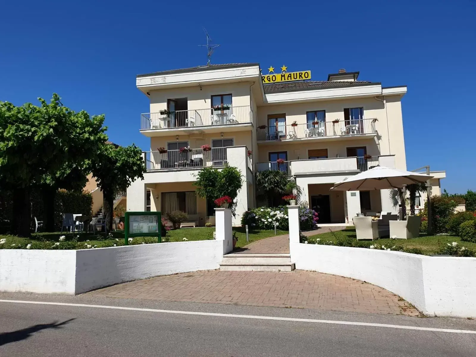 Facade/entrance, Property Building in Hotel Mauro