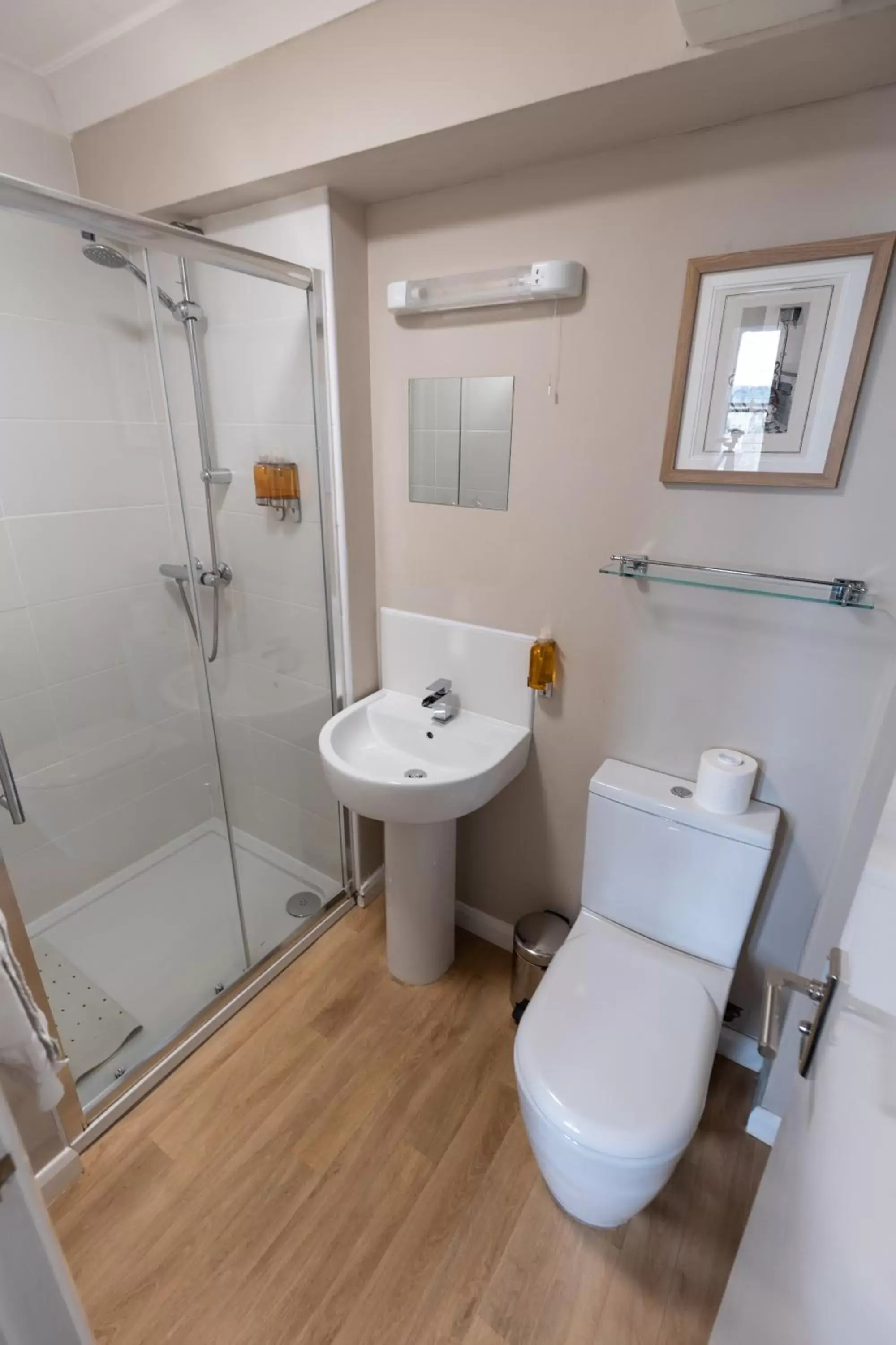 Shower, Bathroom in The Resolution Hotel