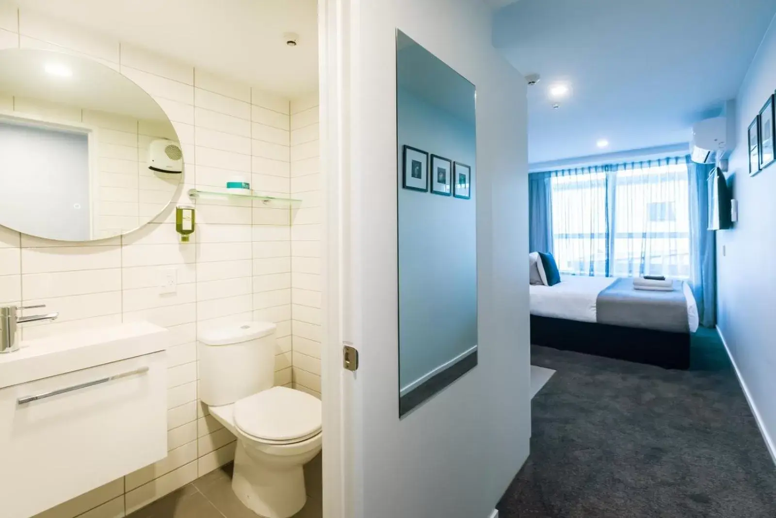 Bathroom in Southwark Hotel & Apartments