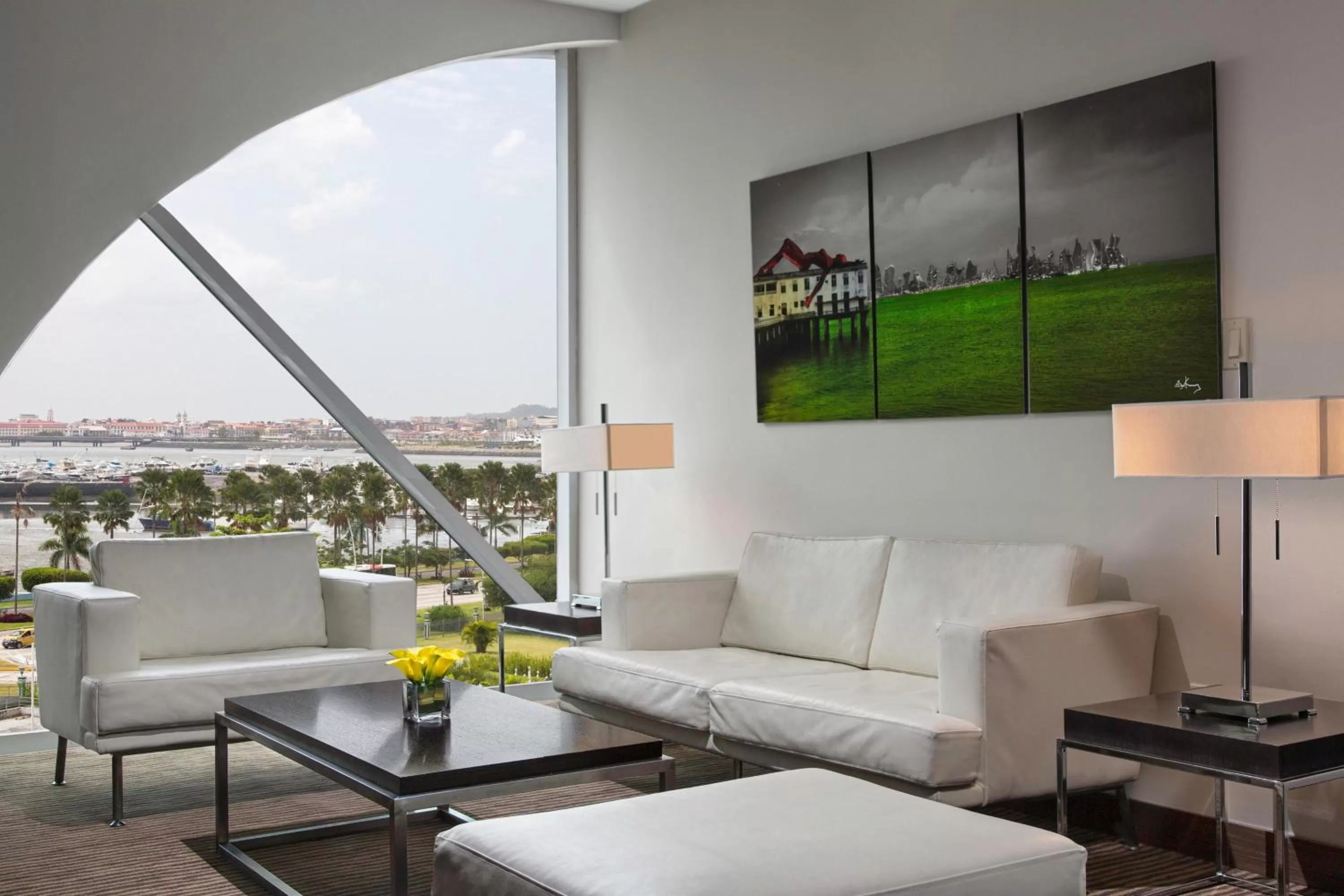 Photo of the whole room in Le Meridien Panama