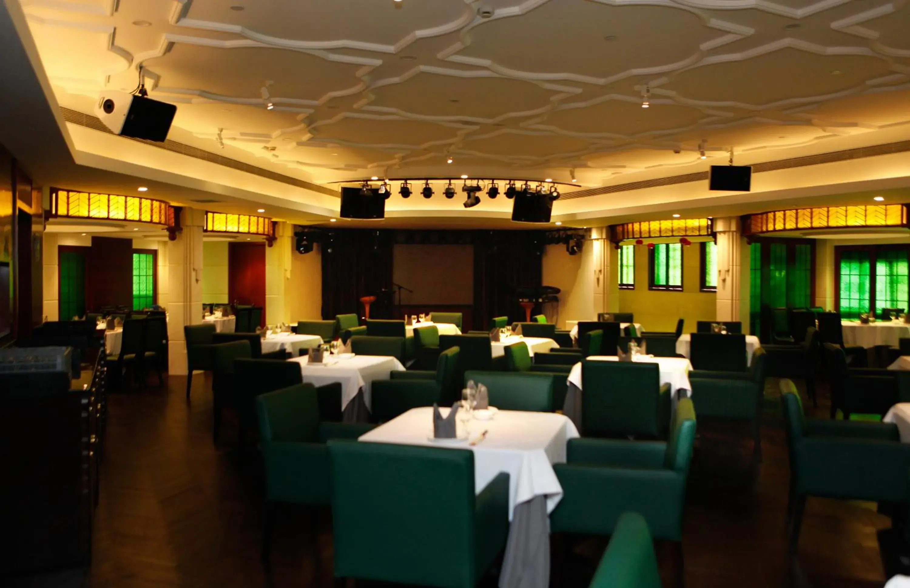 Restaurant/Places to Eat in Seventh Heaven Hotel