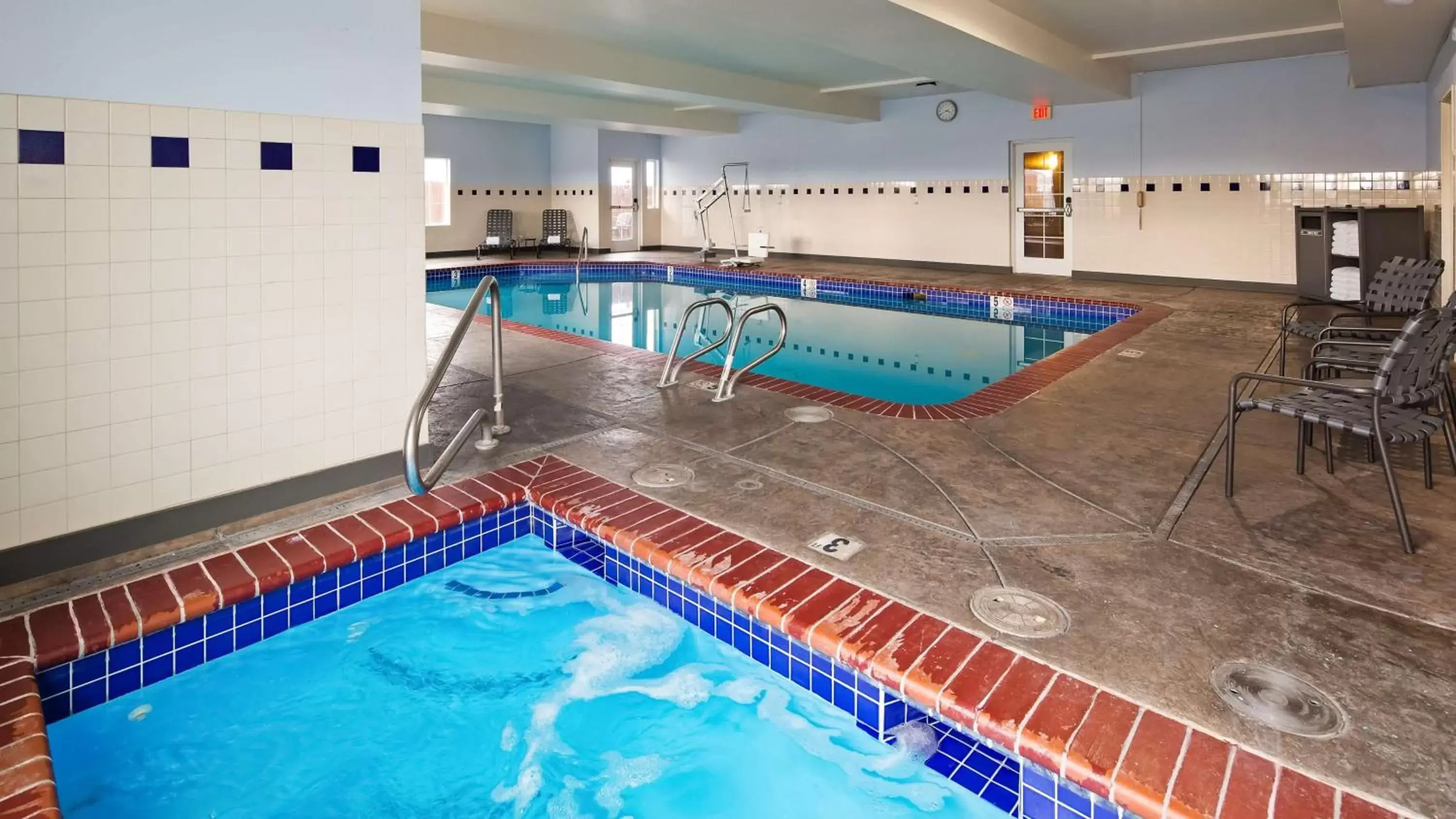 Pool view, Swimming Pool in Best Western Crater Lake Highway White City/Medford