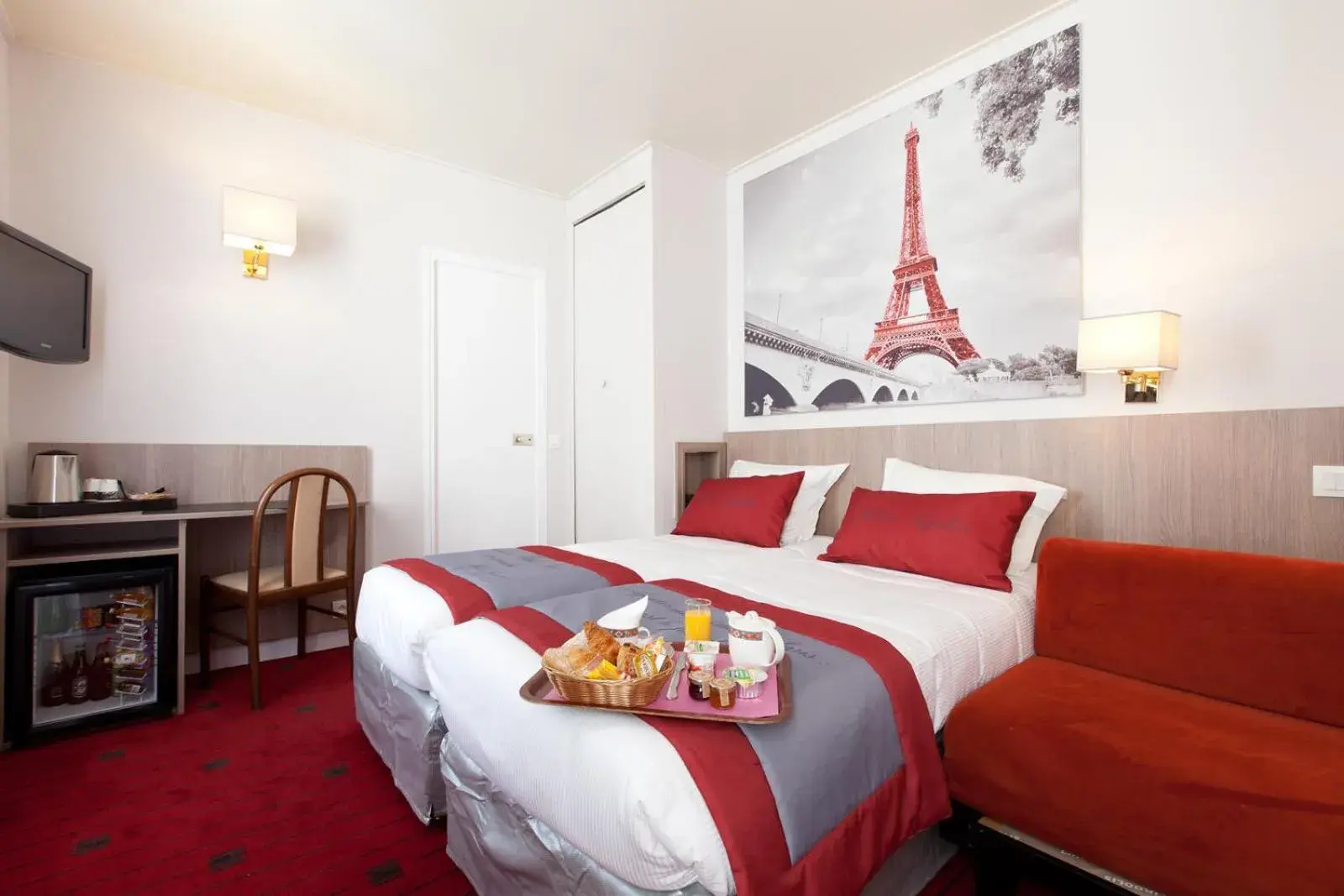 TV and multimedia, Bed in Saphir Grenelle