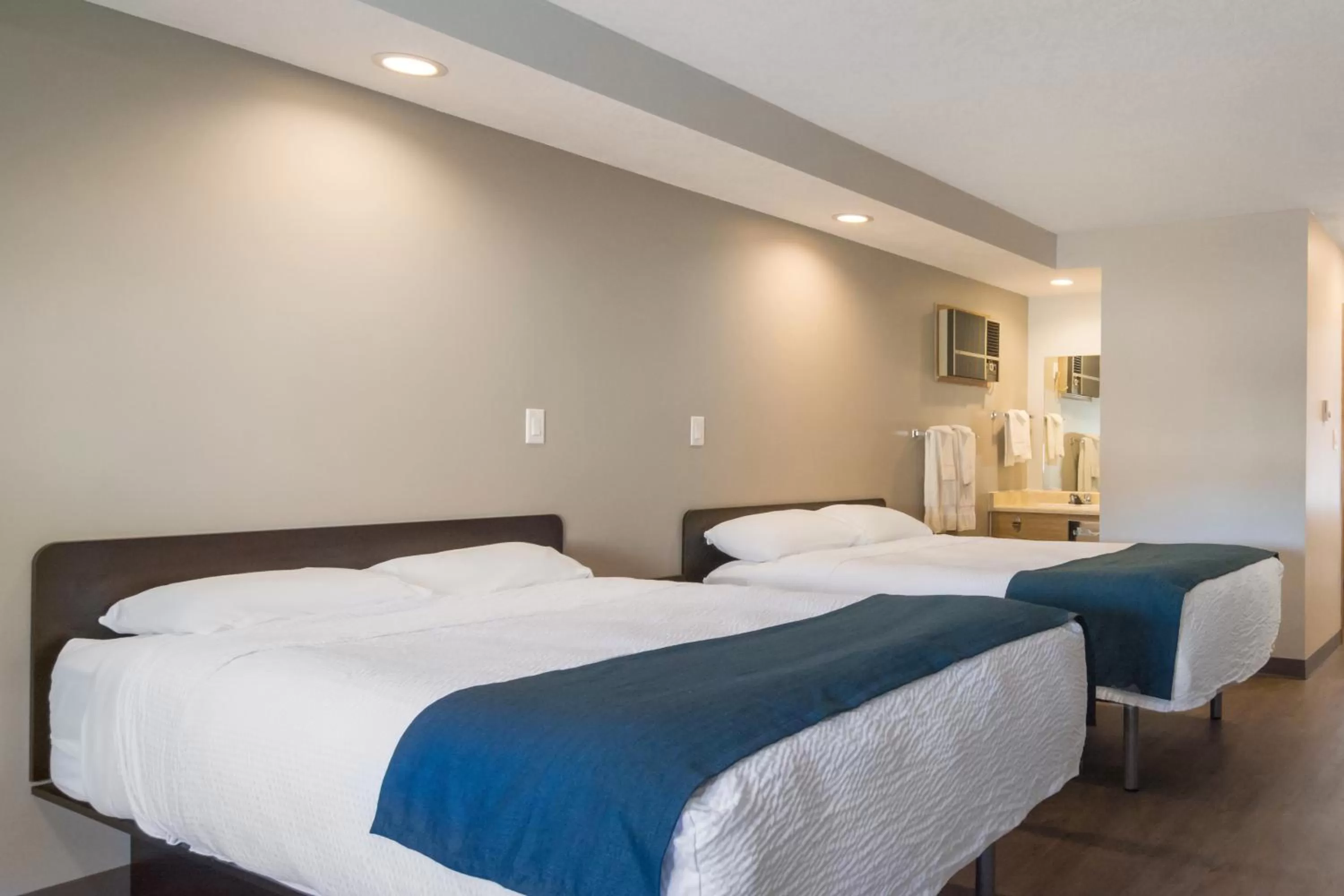 Bed in Motel 6-Saanichton, BC - Victoria Airport