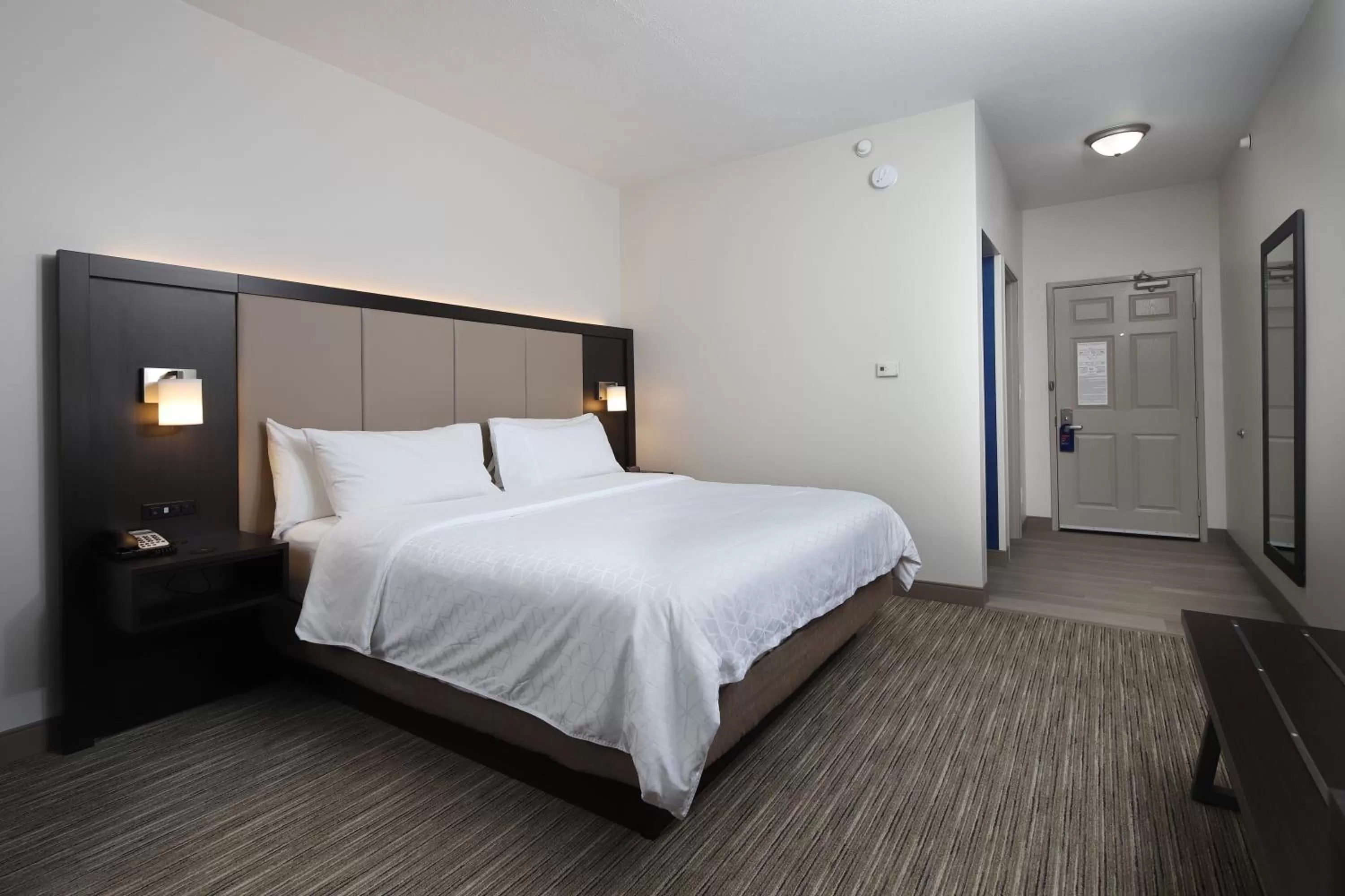 Photo of the whole room, Bed in Holiday Inn Express Grand Rapids Southwest by IHG