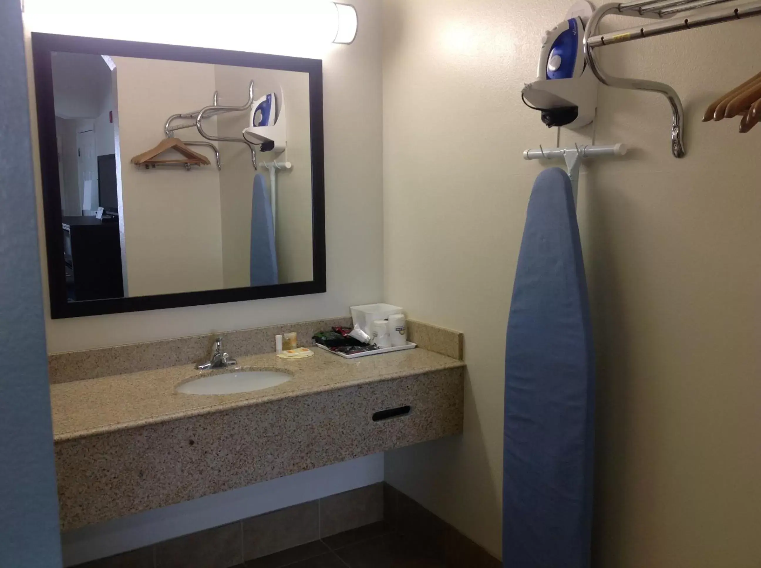 1 King Bed, Mobility/Hearing Accessible Suite, Roll-in Shower, Non-Smoking in Days Inn by Wyndham Humble/Houston Intercontinental Airport