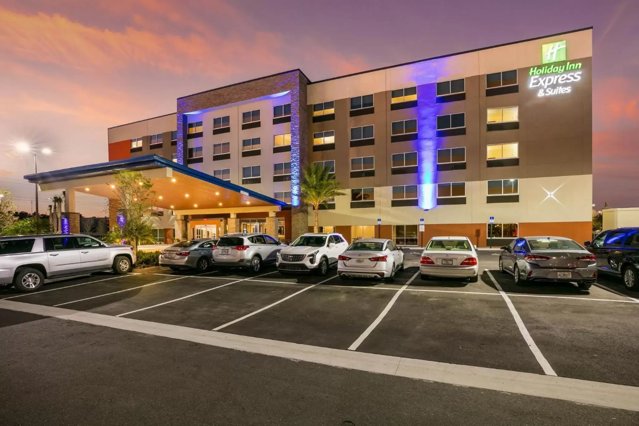 Property Building in Holiday Inn Express & Suites Jacksonville - Town Center, an IHG Hotel