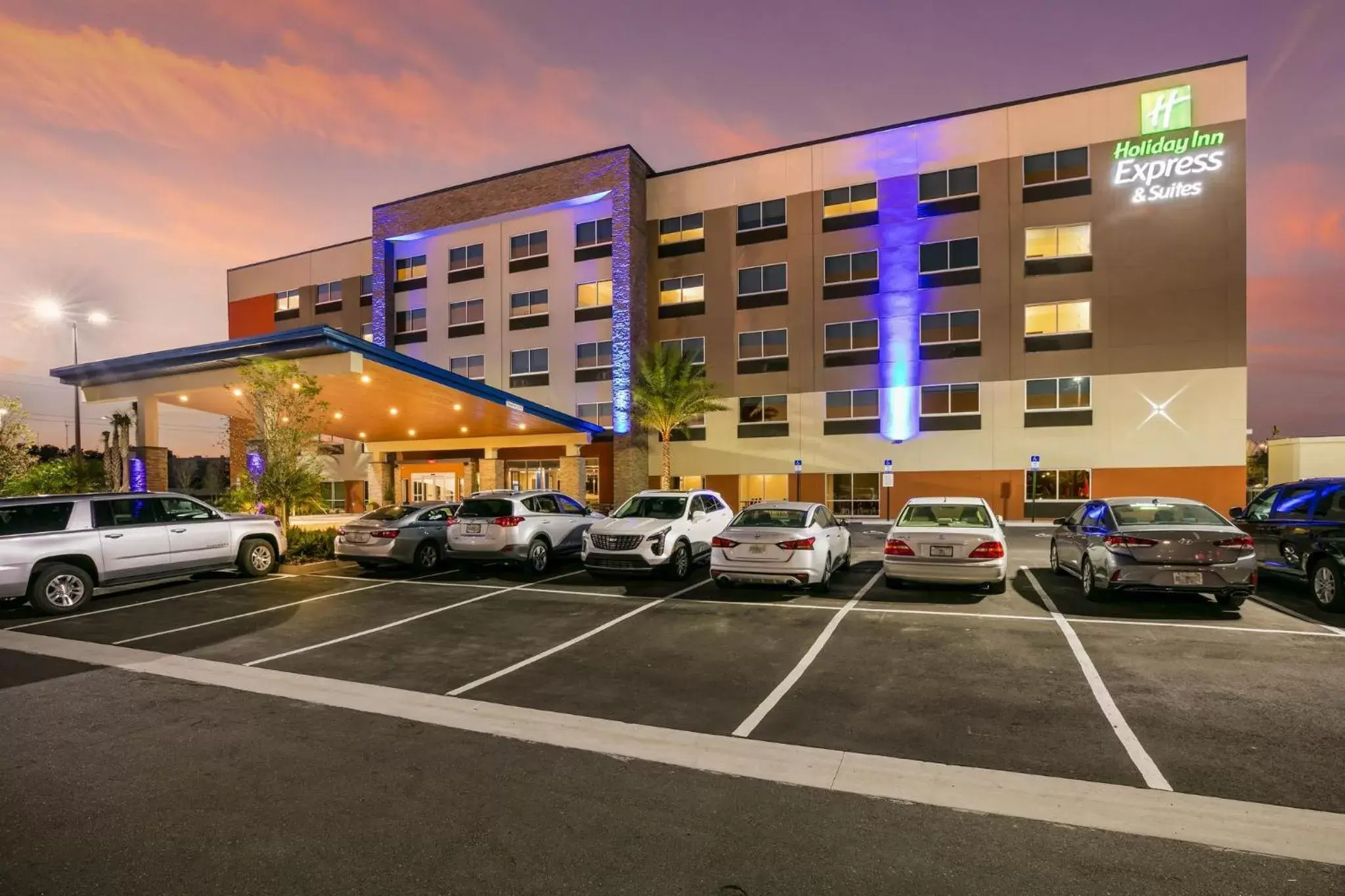 Property building in Holiday Inn Express & Suites Jacksonville - Town Center by IHG Property building in Holiday Inn Express & Suites Jacksonville - Town Center by IHG