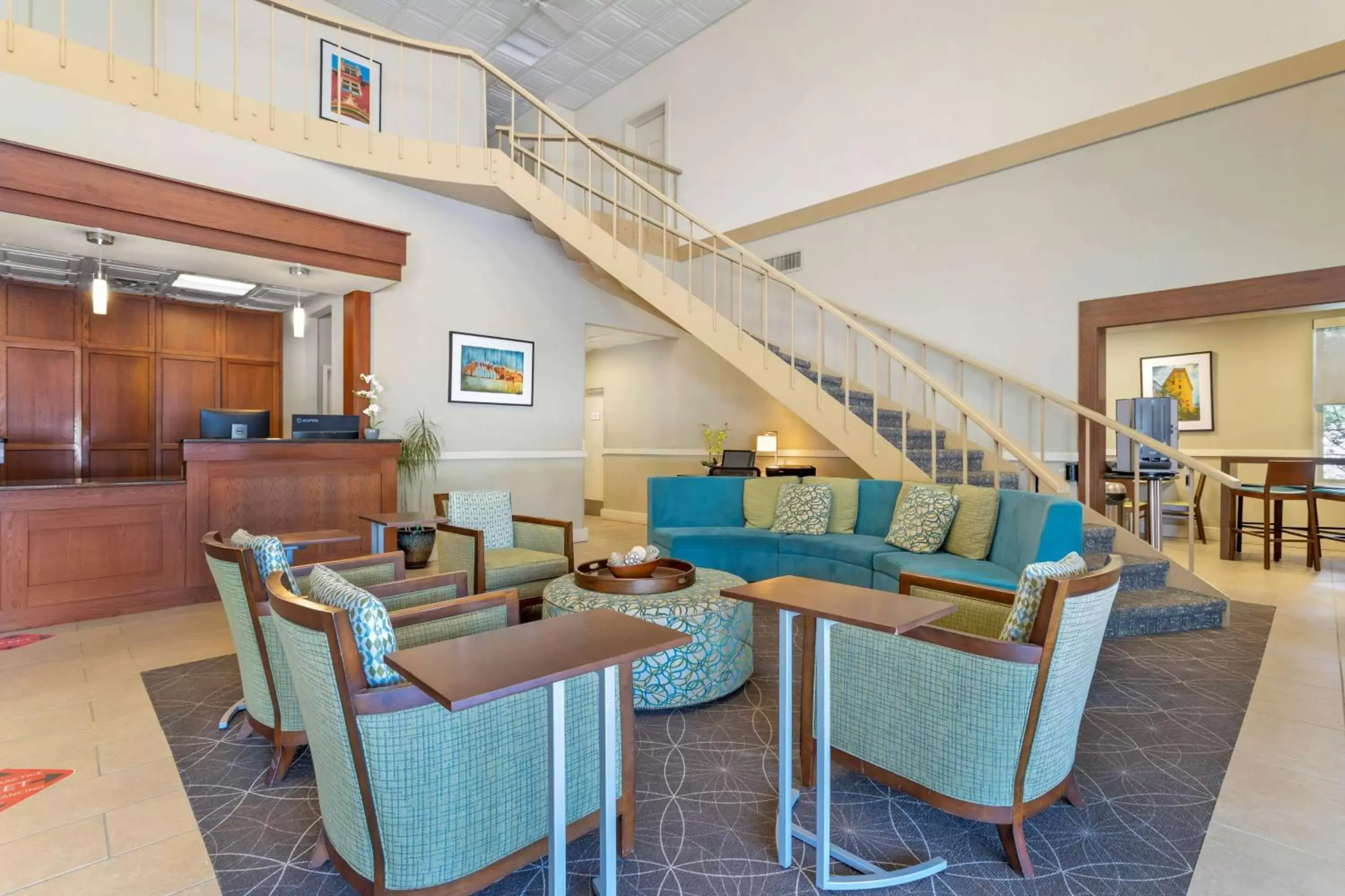 Lobby or reception, Seating Area in Best Western Hendersonville Inn