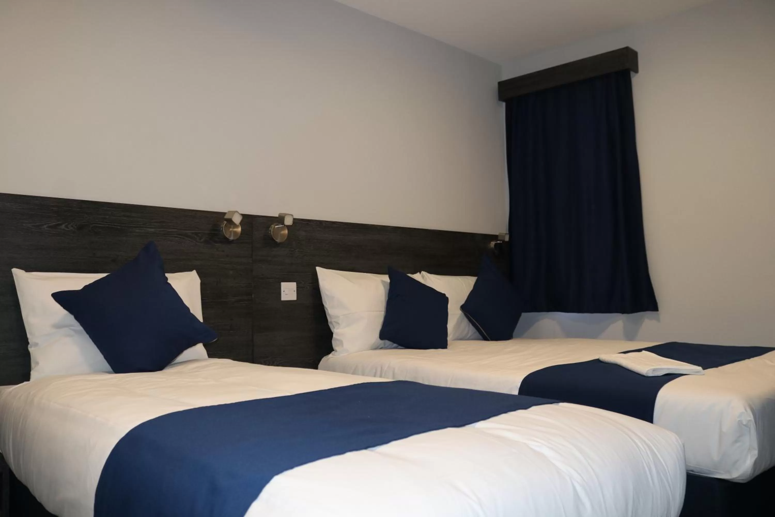 Bedroom, Bed in Blue Sapphire Hotel