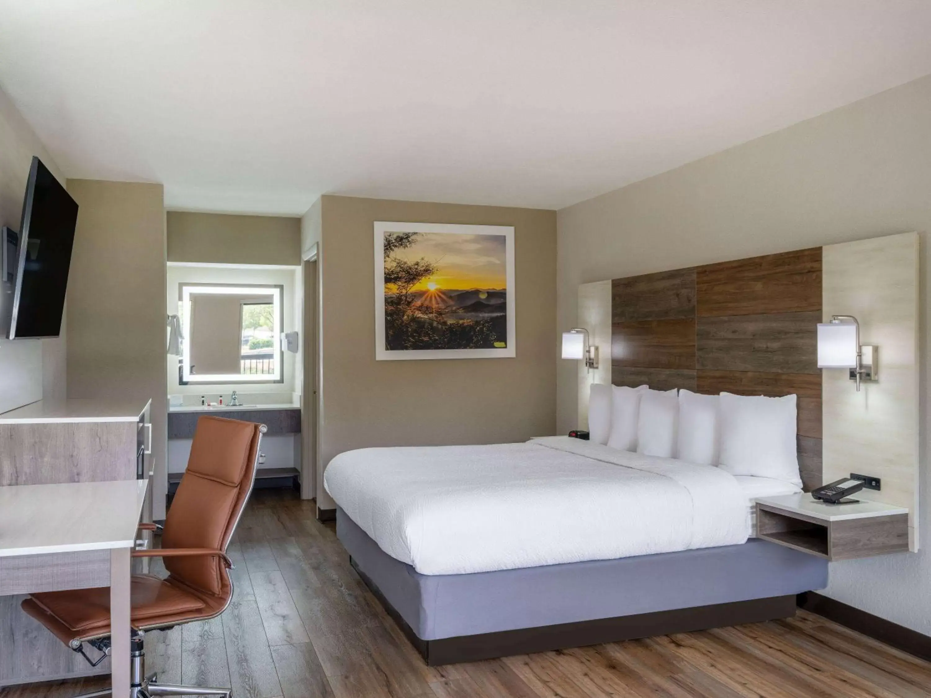 King Room - Non-Smoking in Days Inn by Wyndham Clemson King Room - Non-Smoking in Days Inn by Wyndham Clemson